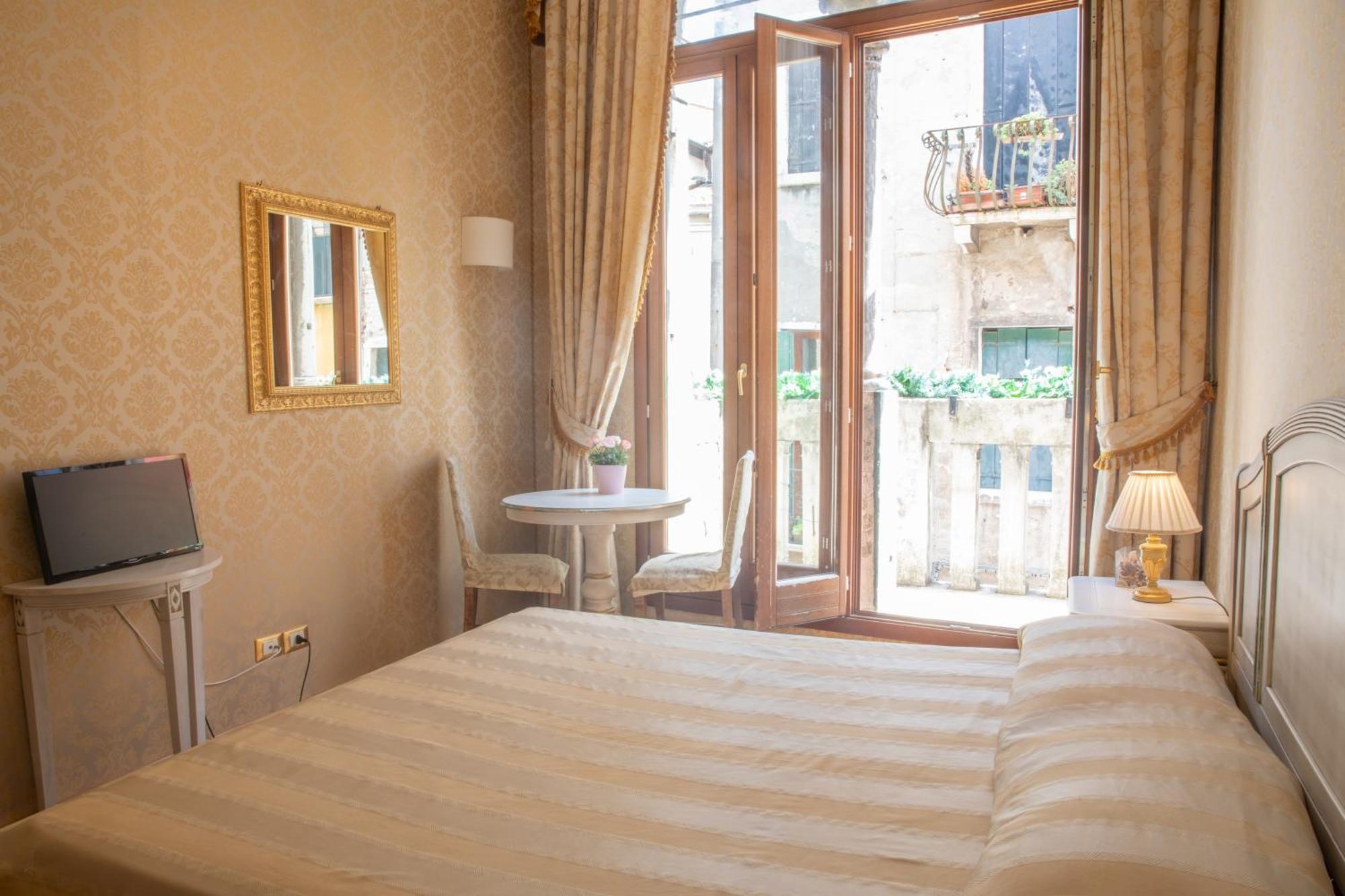Double Room Balcony Canal View Private External Bathroom Aisle