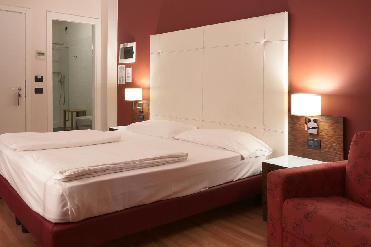 Deluxe Double Room with Lake View,1008630949:JPEG