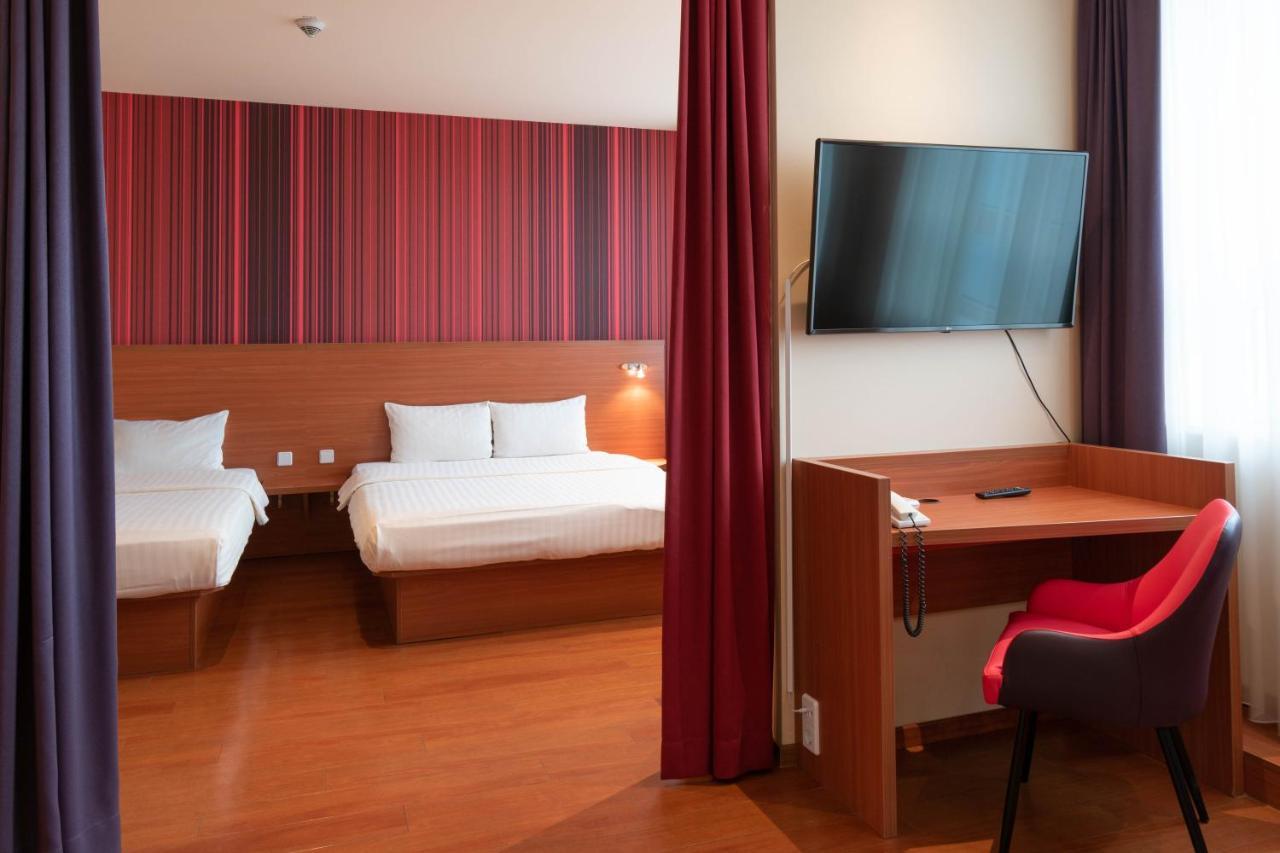 Deluxe Family Room