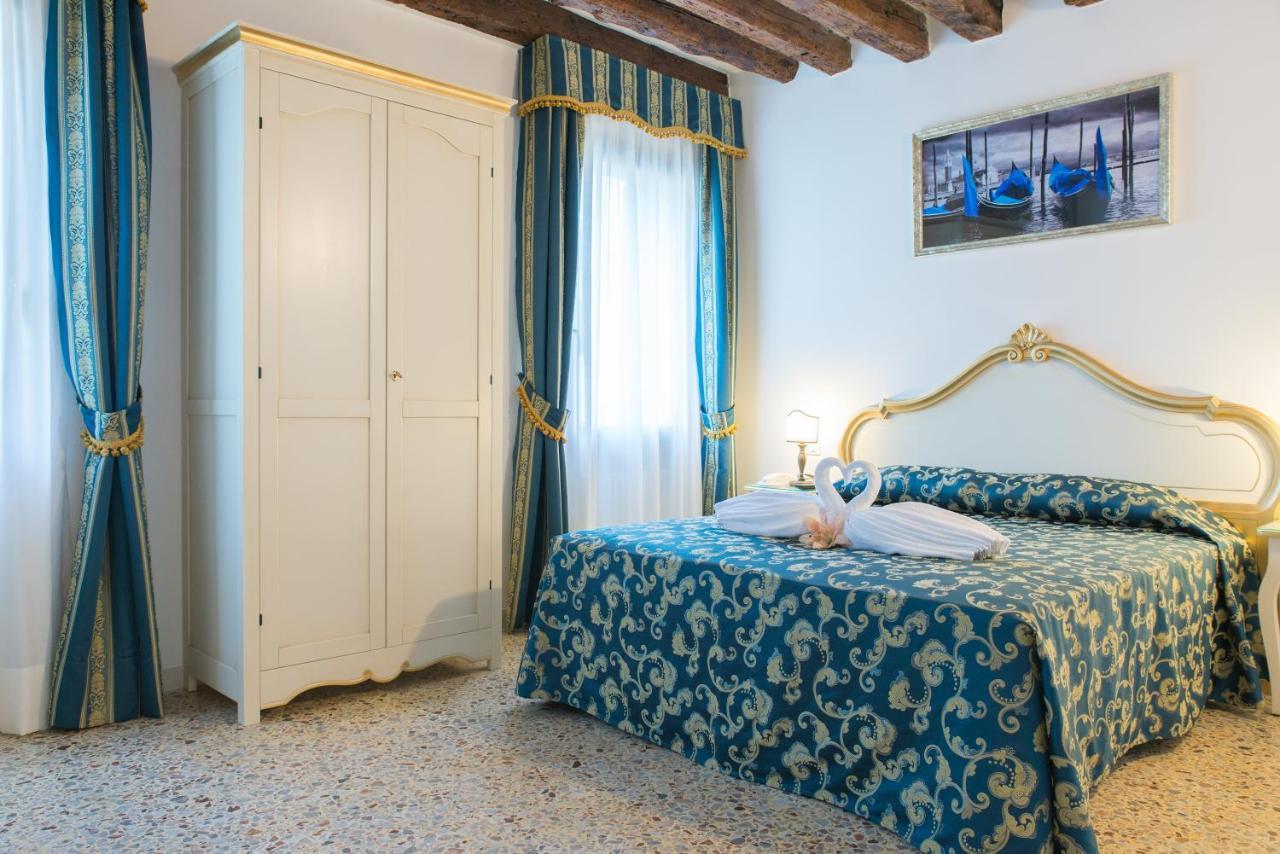 Double or Twin Room Canal View