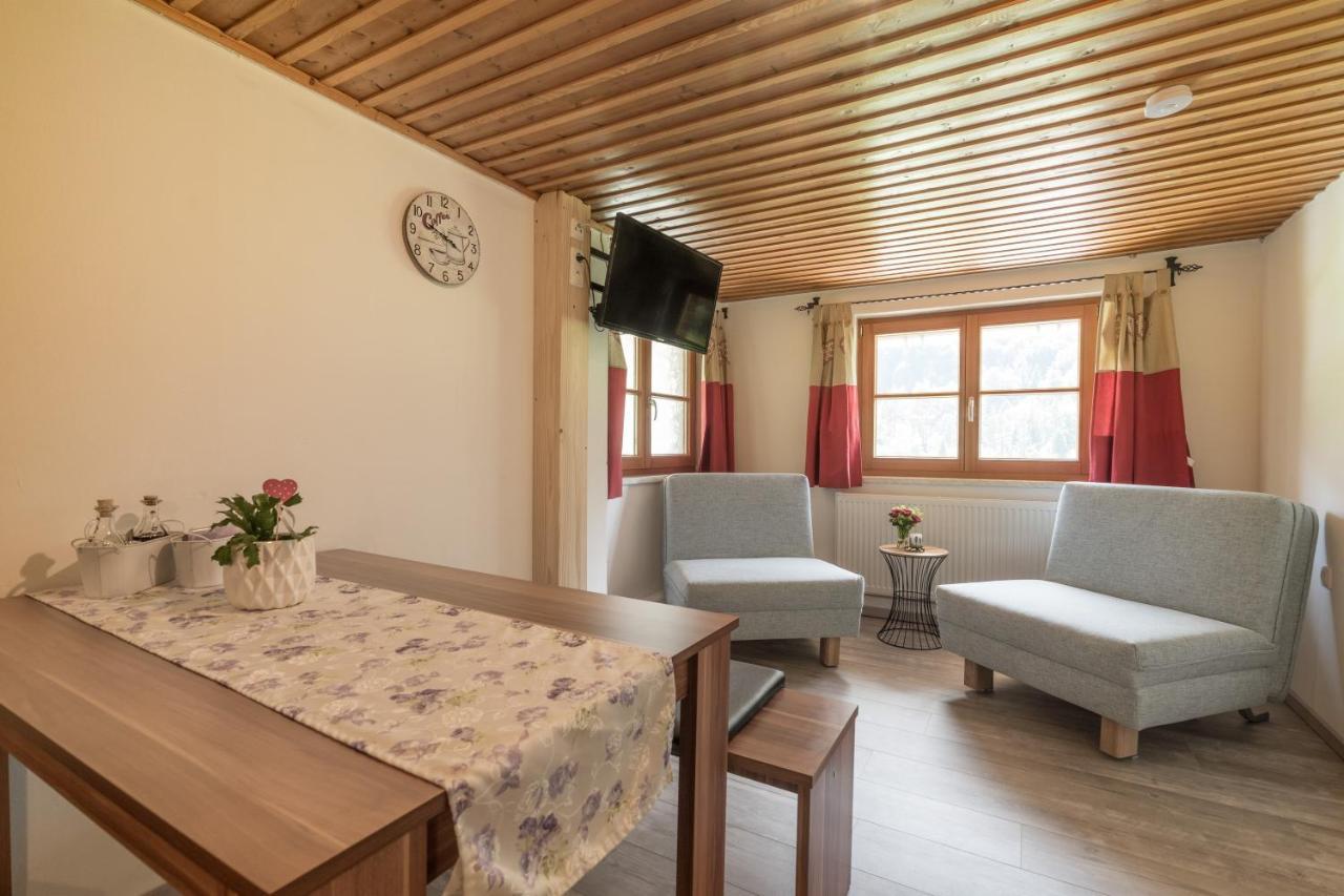 One-Bedroom Apartment,1032404339:JPEG