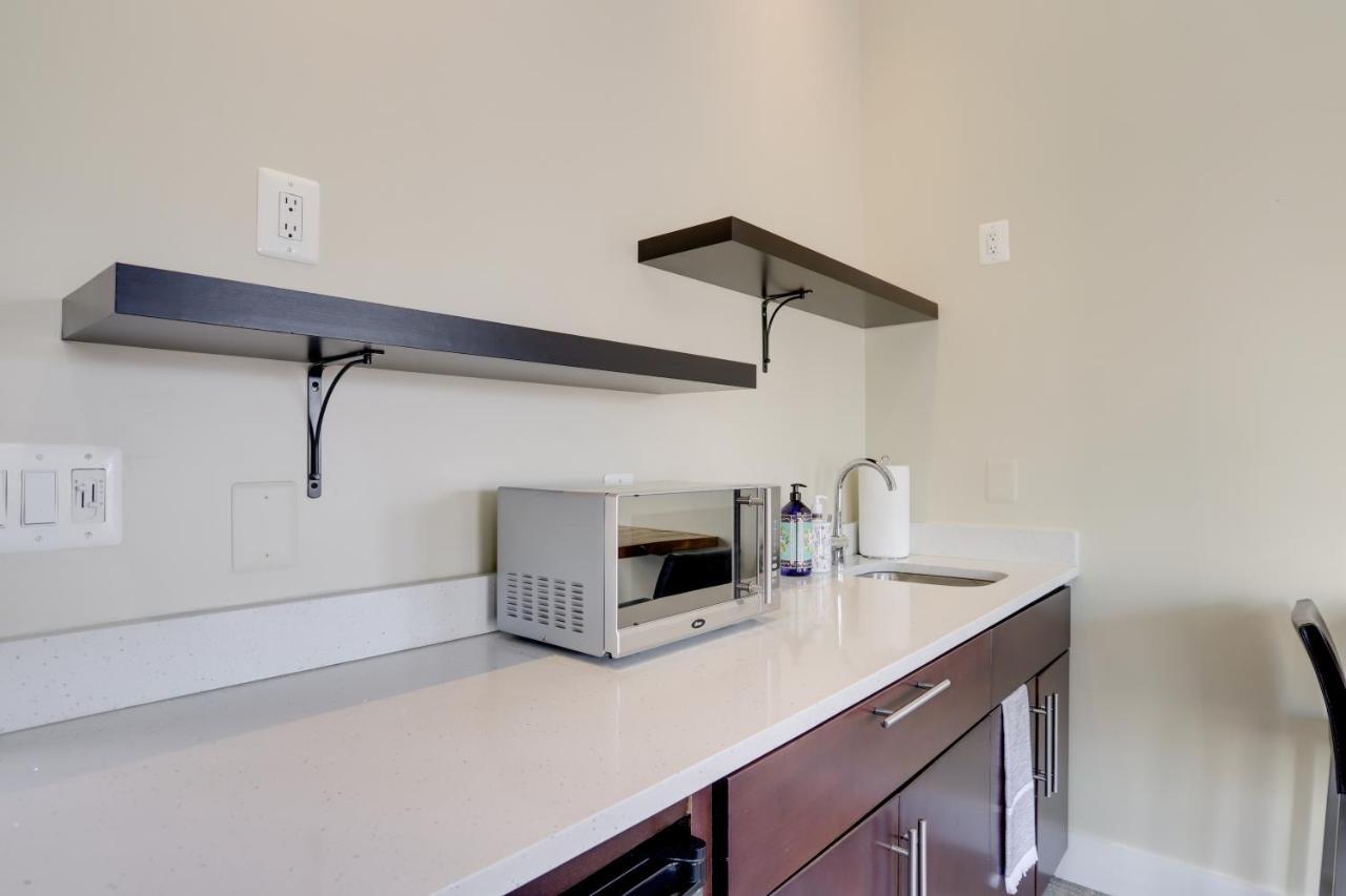Deluxe Room (2 Adults + 1 Child)