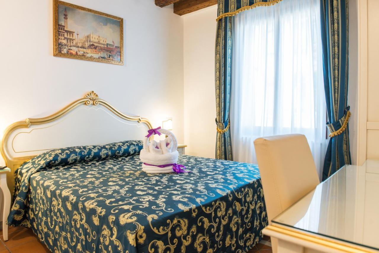 Double or Twin Room Canal View