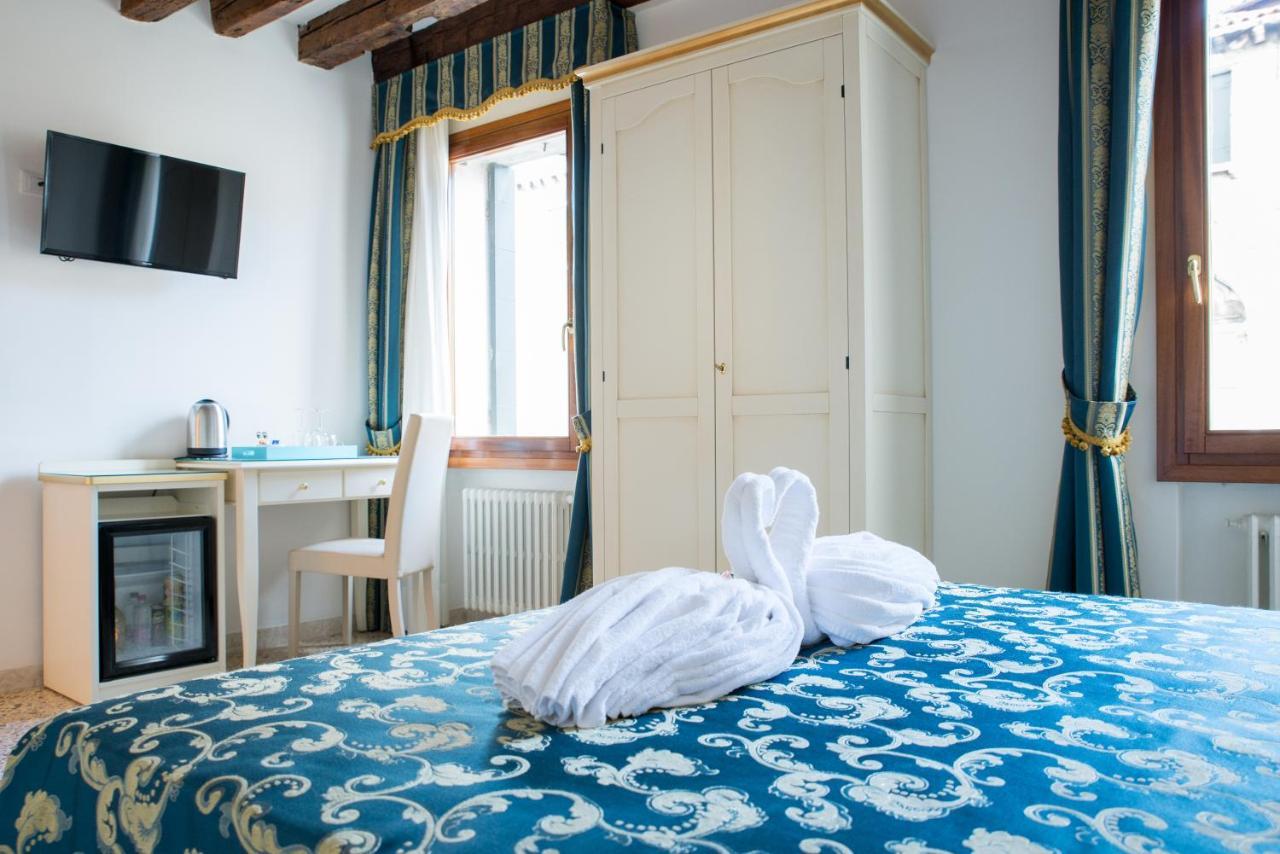 Double or Twin Room Canal View