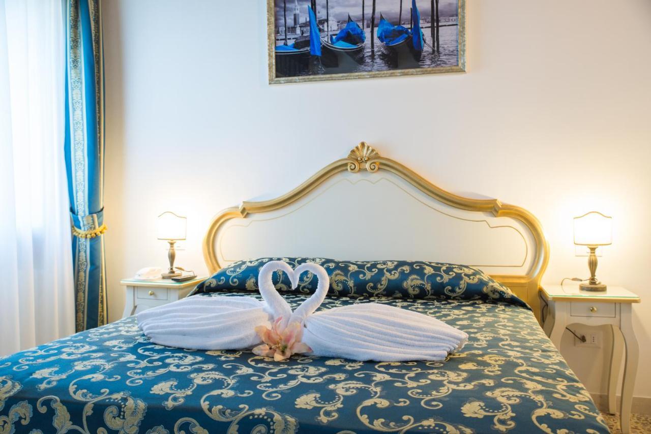 Double or Twin Room Canal View