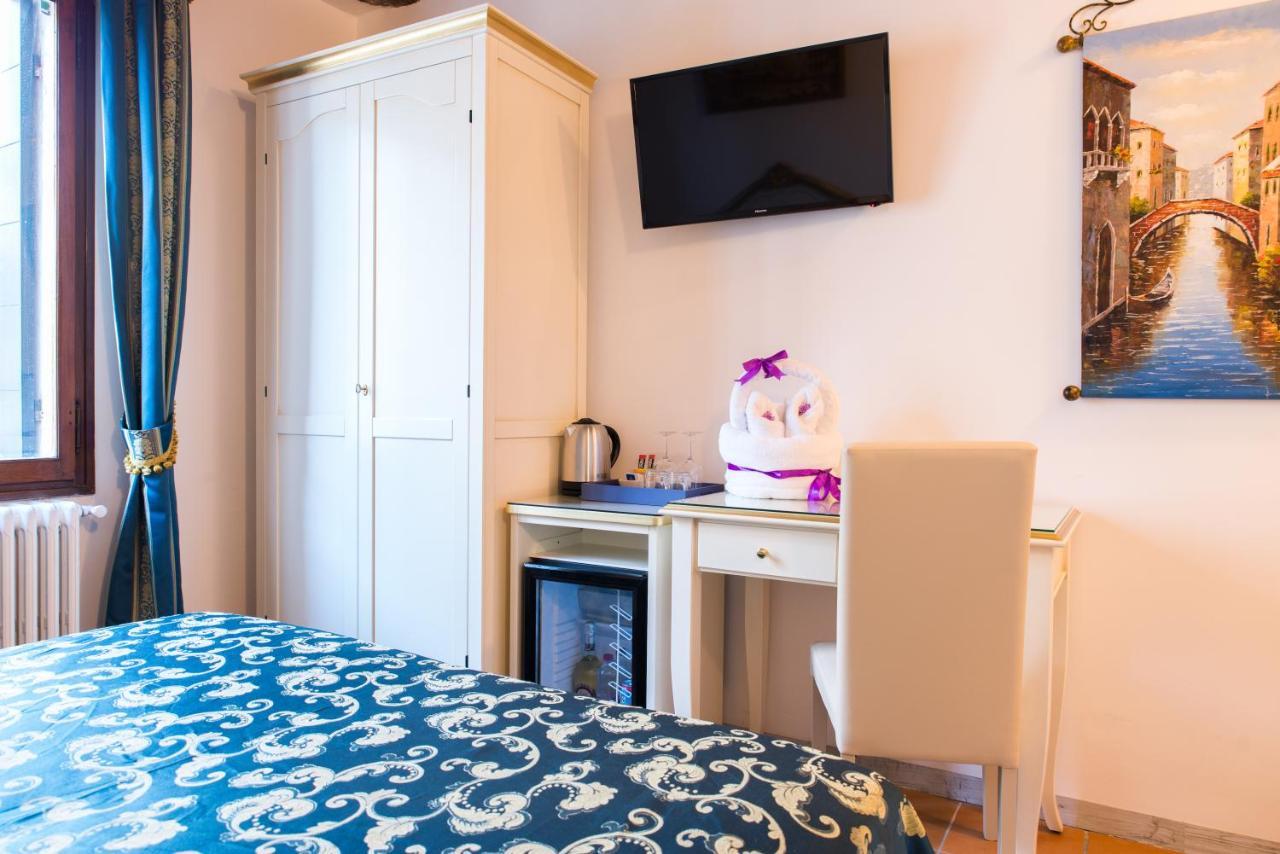 Double or Twin Room Canal View