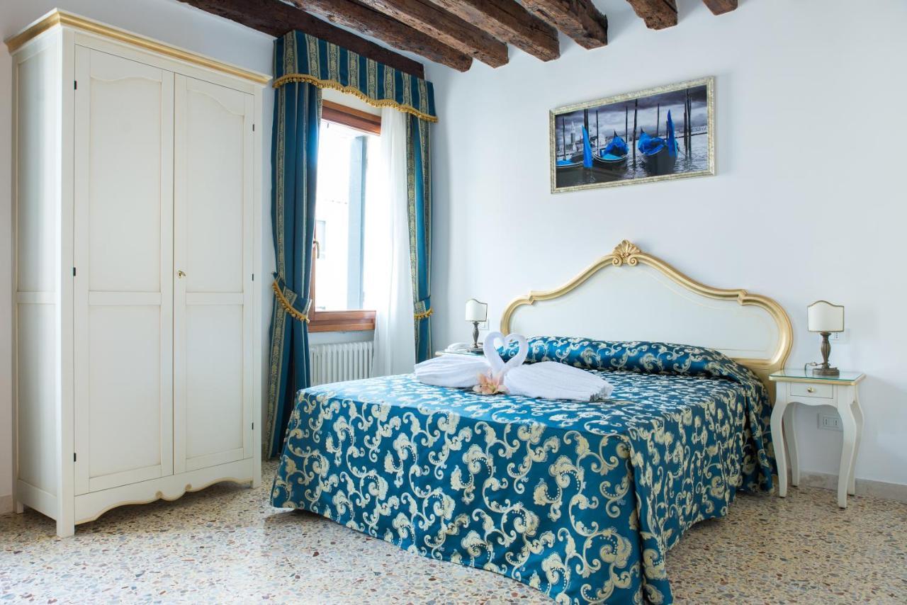 Double or Twin Room Canal View
