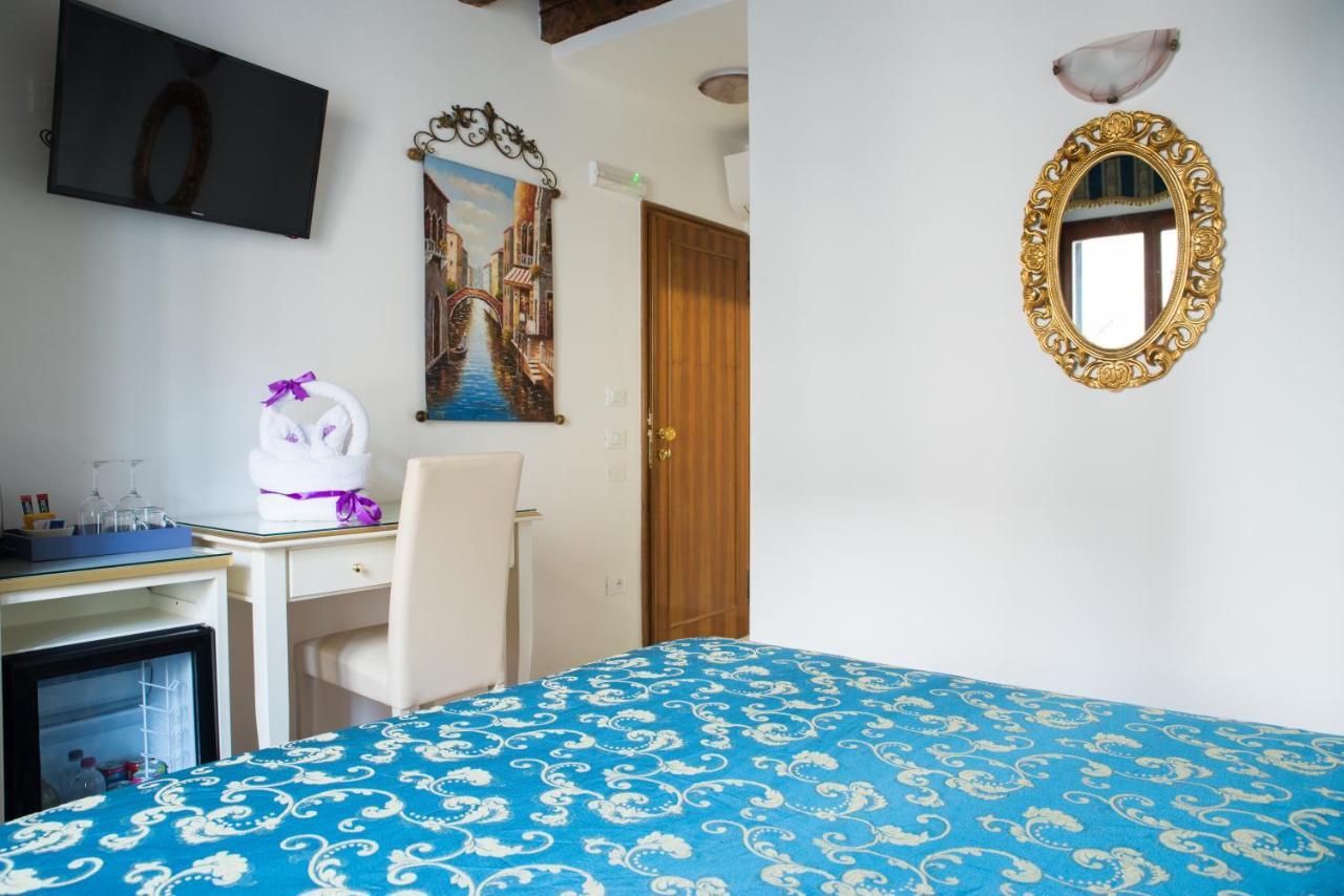 Double or Twin Room Canal View