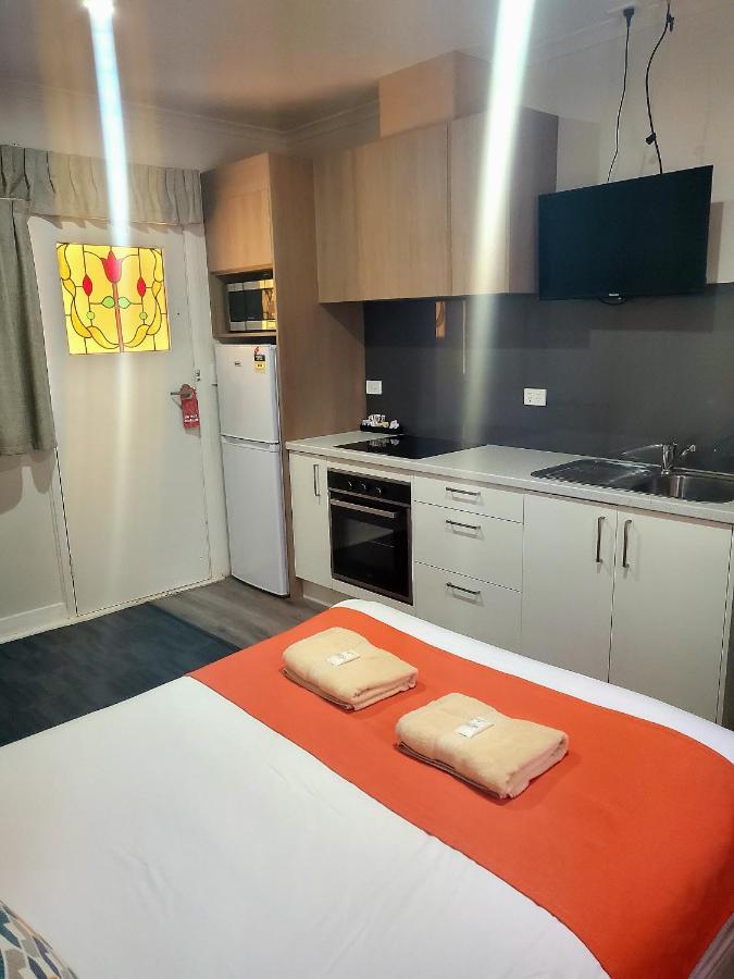 Queen Room with Kitchenette,974633647:JPEG