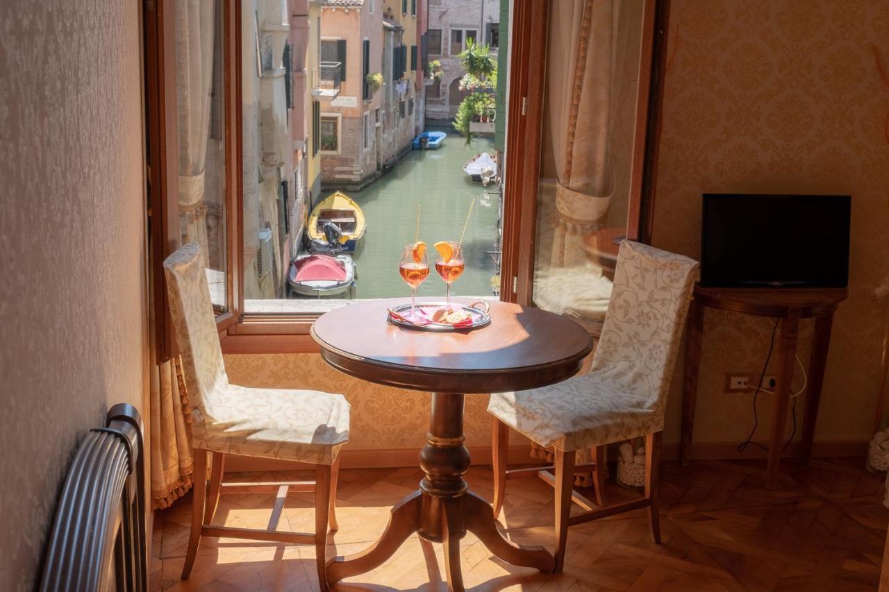 Junior Suite Canal View