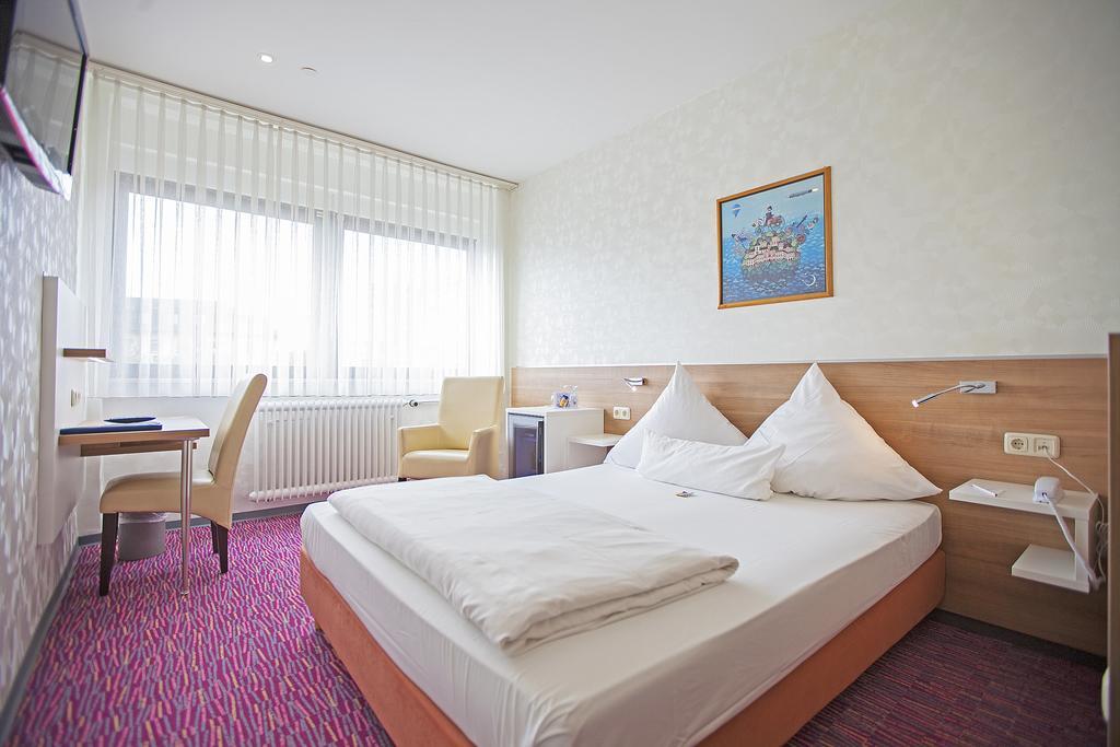 Single Room,117441763:JPEG
