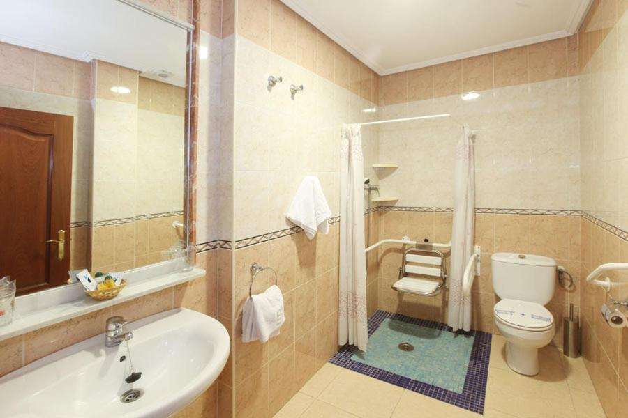 Quarto com 2 Camas de Solteiro