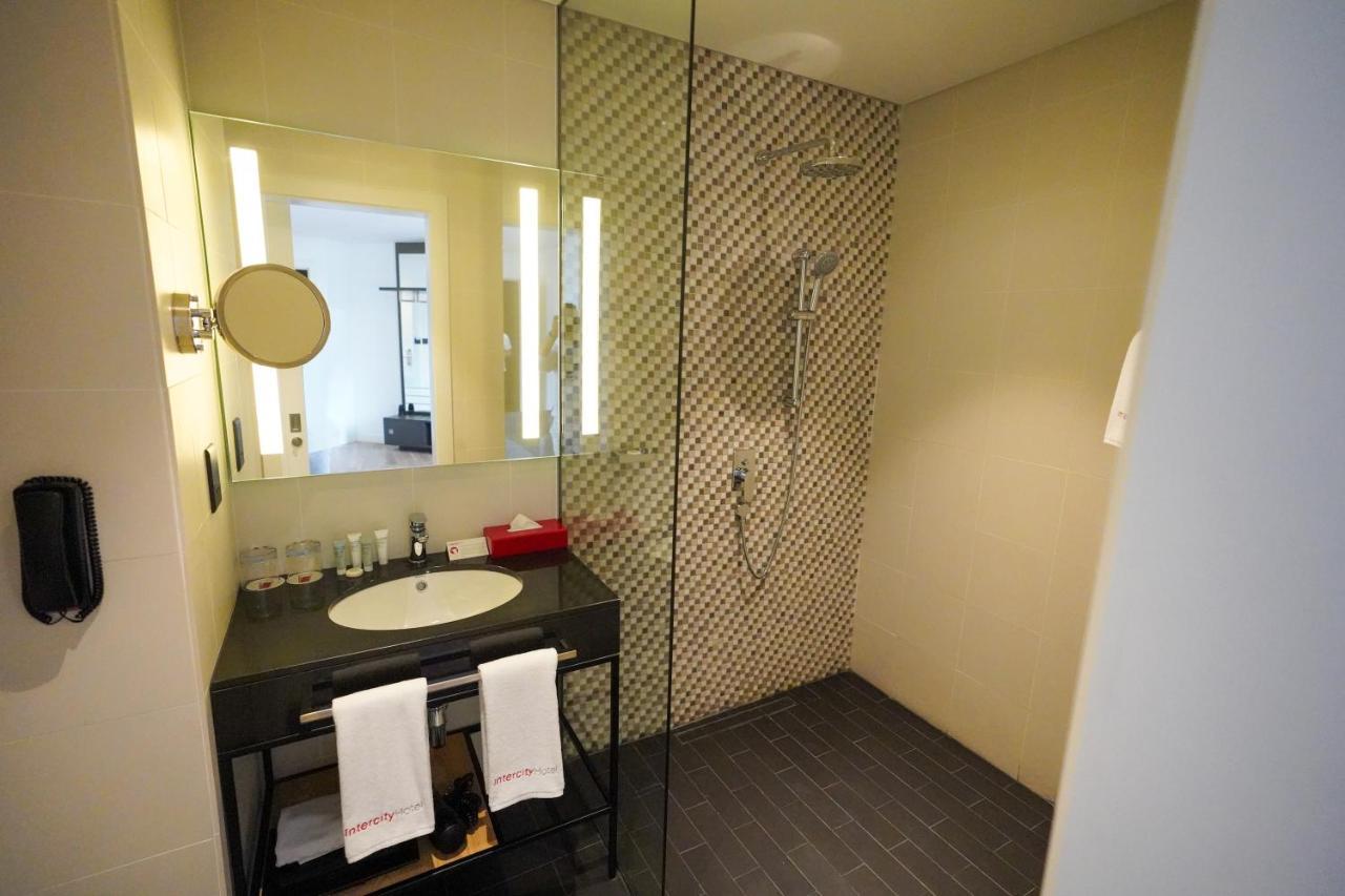 Superior Room Canal View King Includes F&B