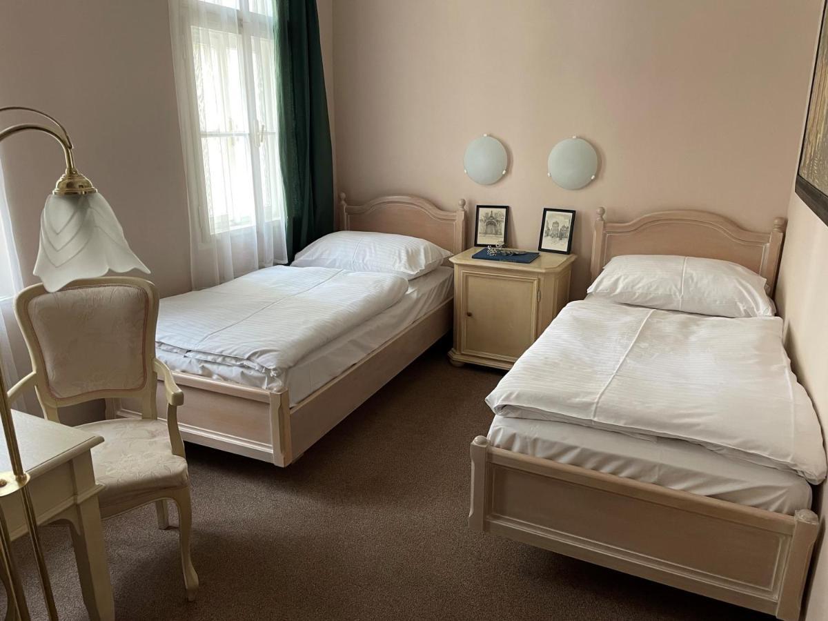 Economy Twin Room