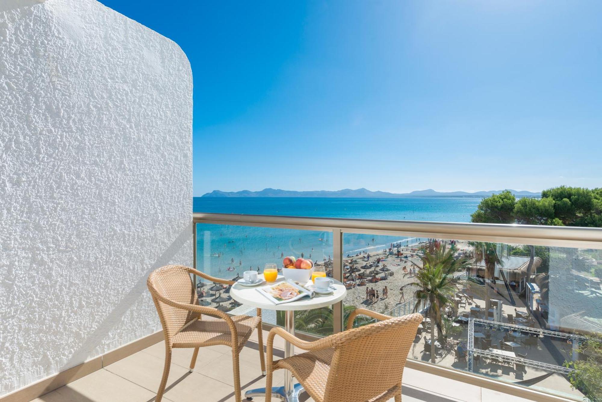 One-Bedroom Apartment Sea View