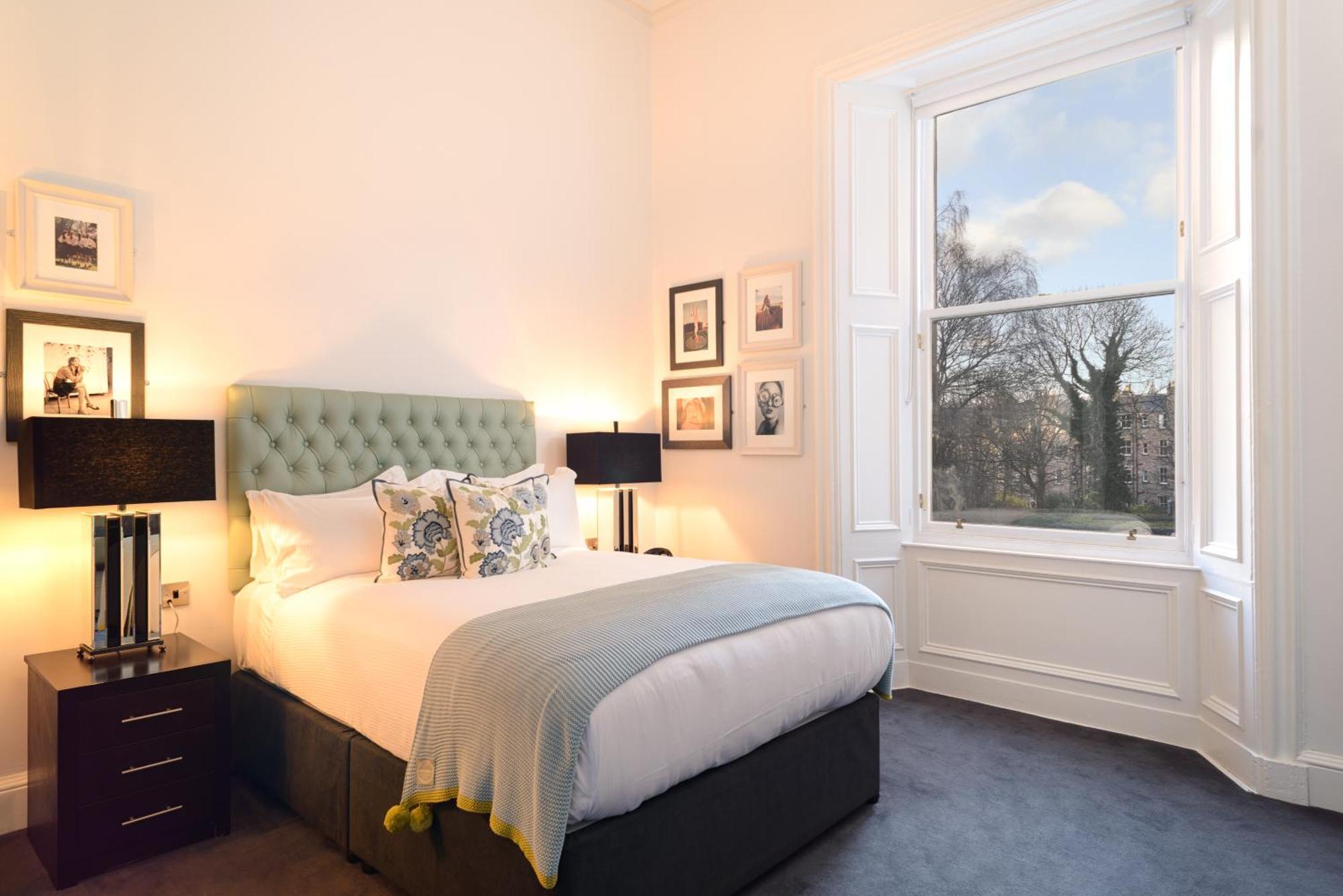 Quarto com Cama de Casal ou 2 de Solteiro