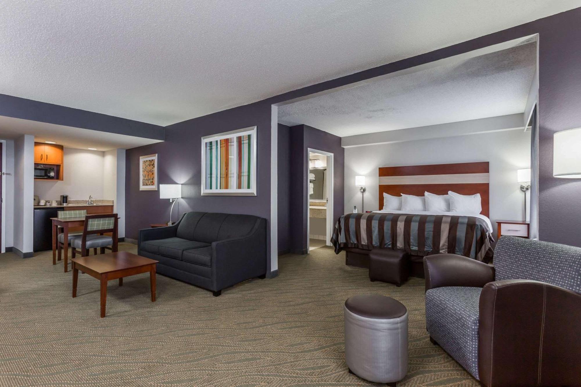Junior King Suite - Non-Smoking,837537884:JPEG