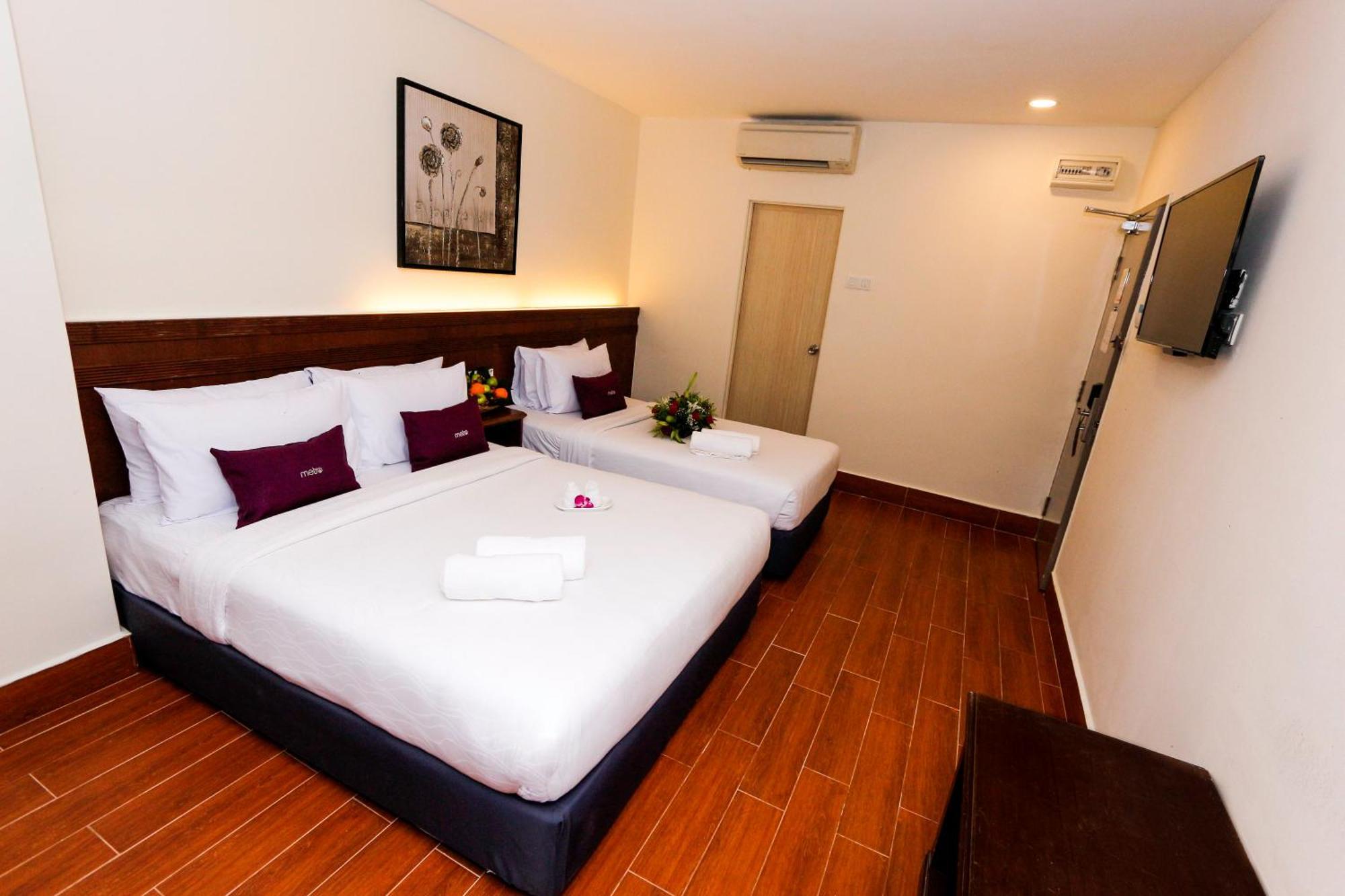 Family Triple 01 King bed & 01 Single bed