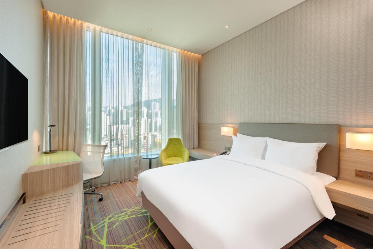 Standard Queen Room City View High Floor