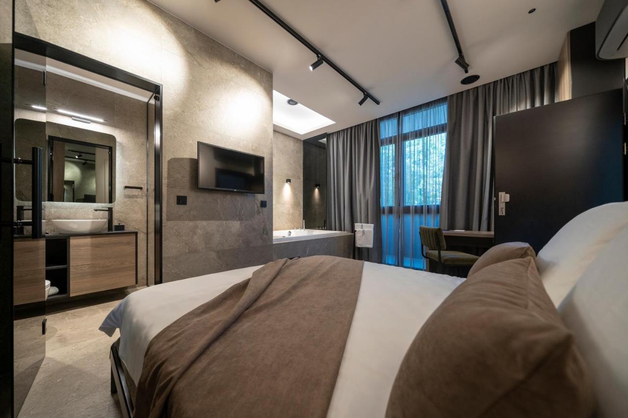 Double Room with Spa Bath,1242051832:JPEG