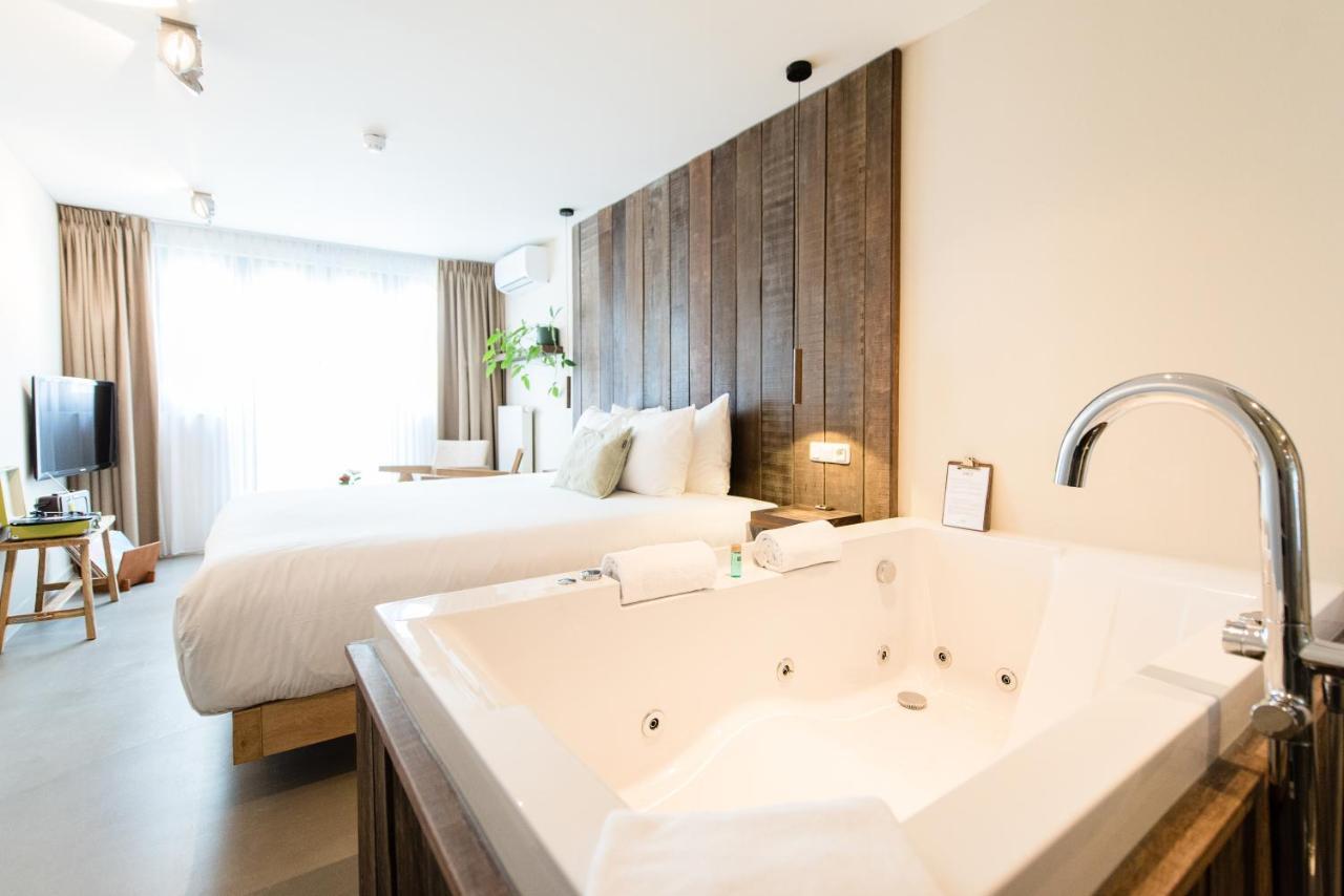 Deluxe Suite Spa Bath