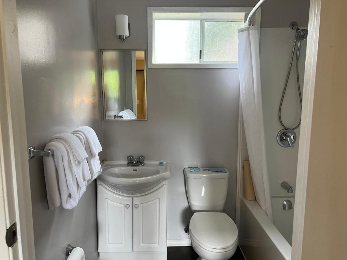 Queen Room,1769826064:JPEG