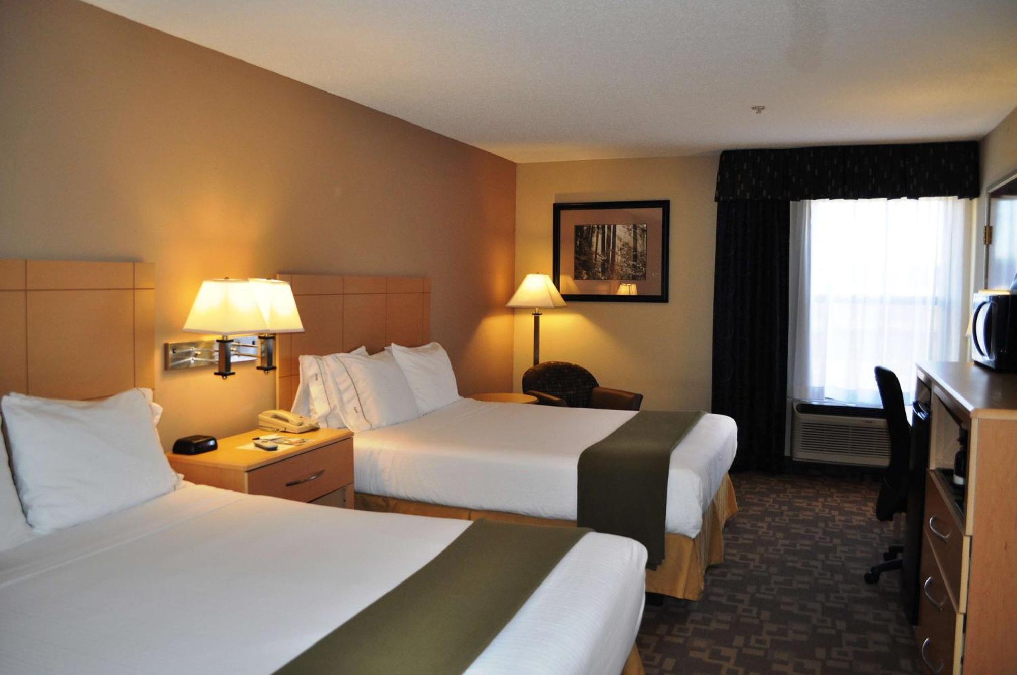 Queen Room with Two Queen Beds - Non-Smoking,1276679446:JPEG