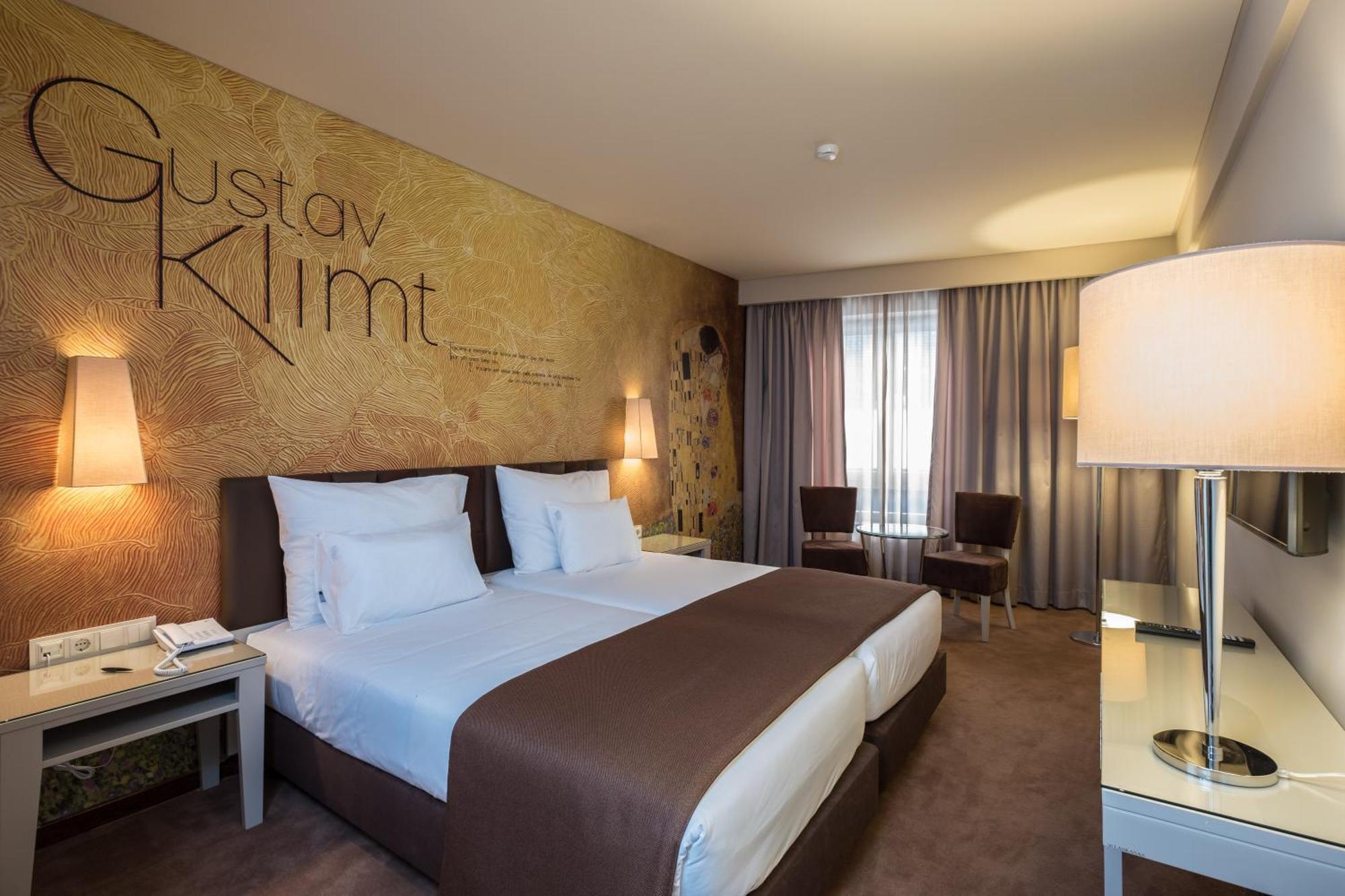 Twin Room with Extra Bed (2 Adults + 1 Child),1064757526:JPEG