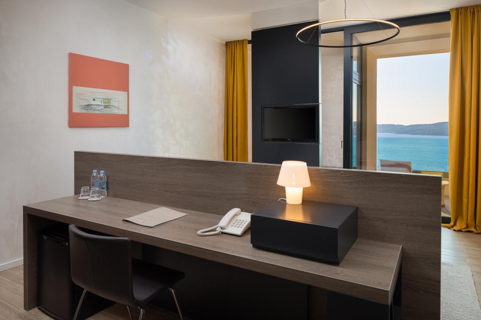 Comfort Double Room with Balcony and Sea View
