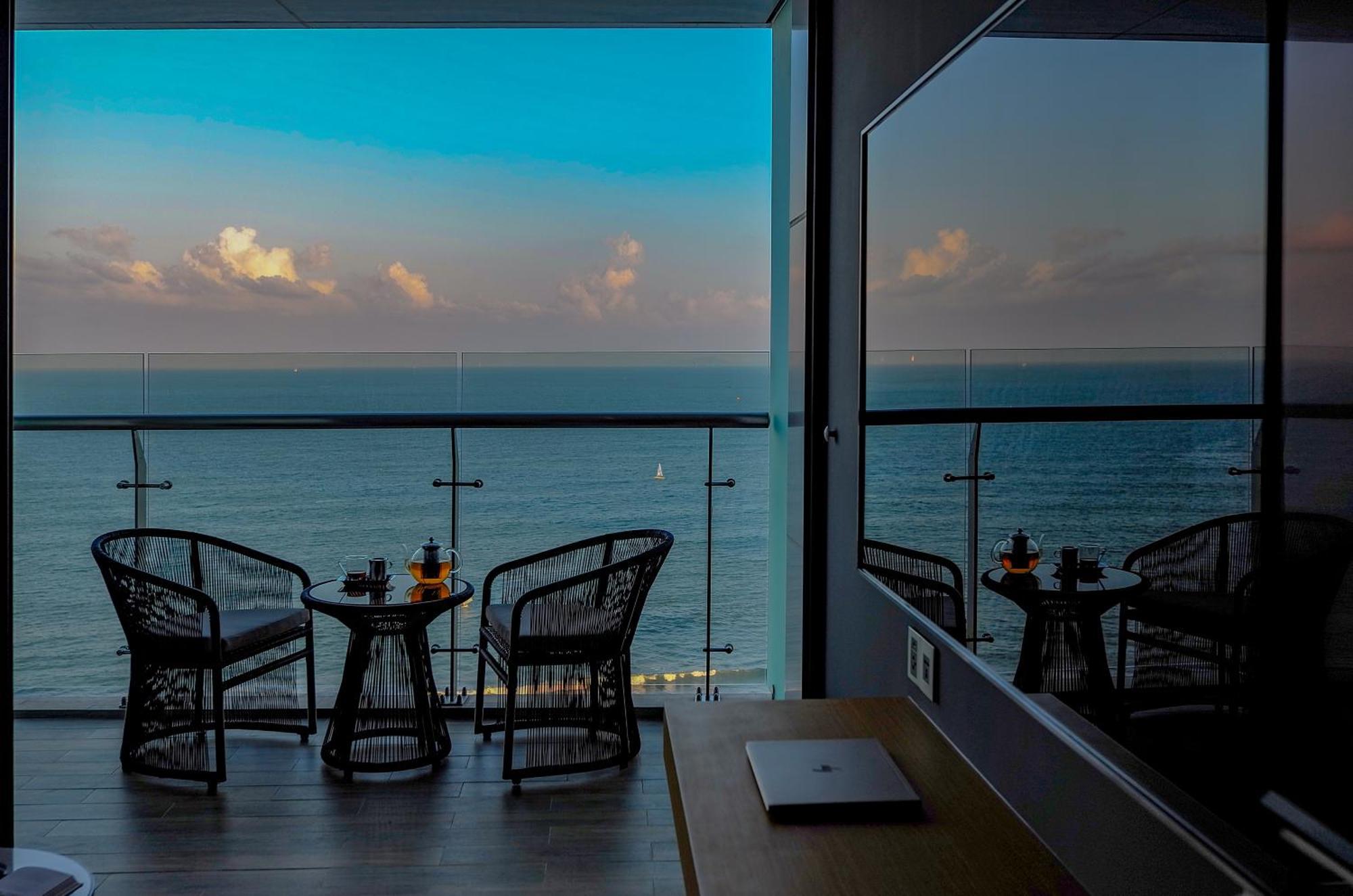 Deluxe Zweibettzimmer Ocean mit Balkon und Badewanne