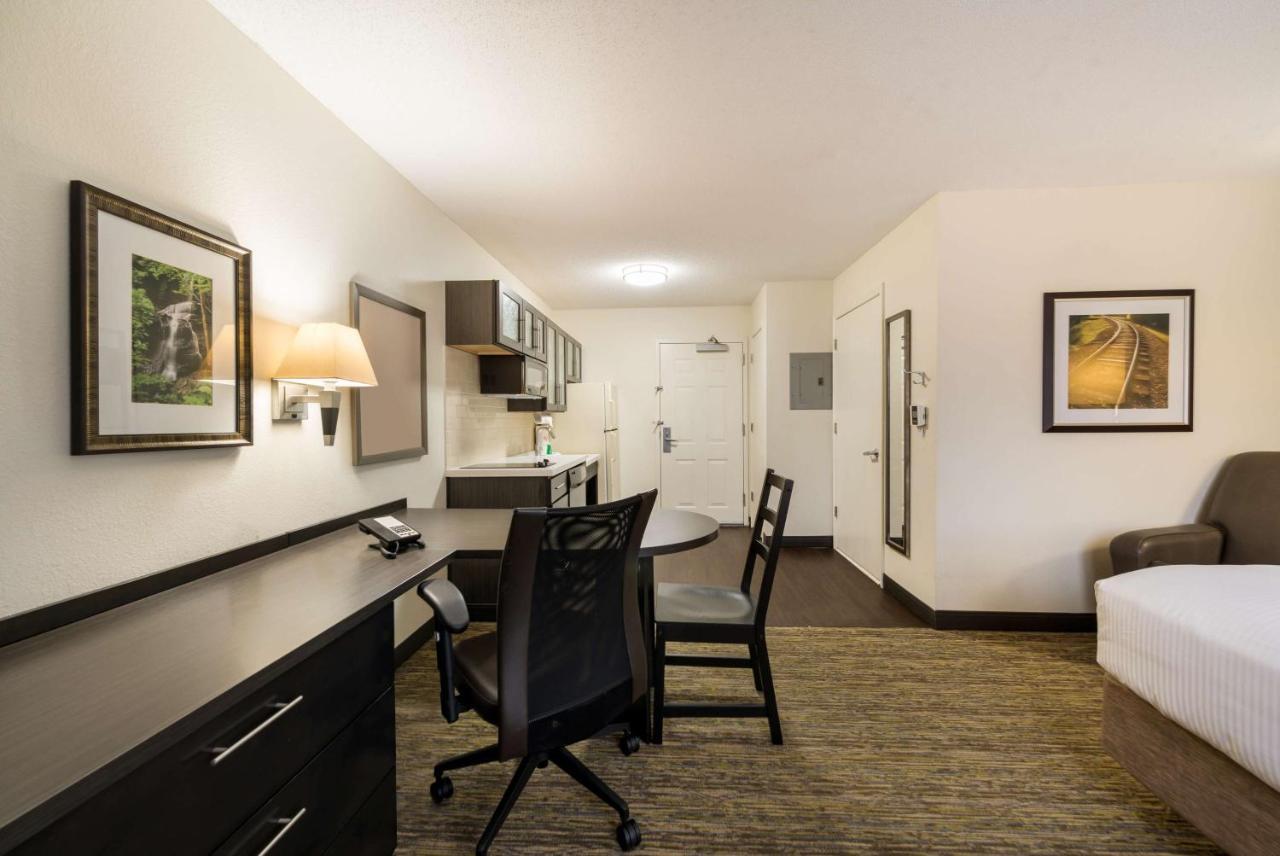Studio Queen Suite