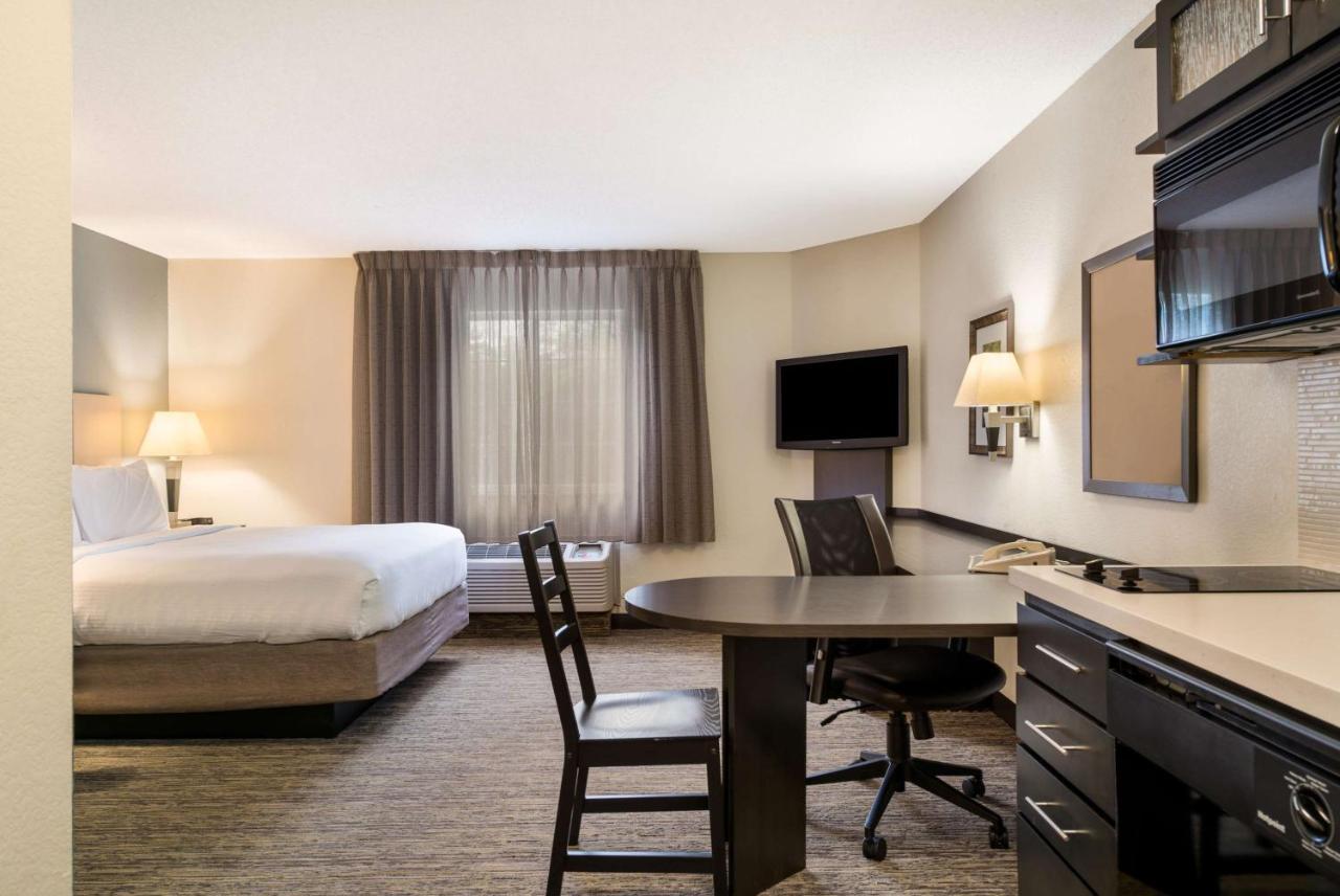 Studio Queen Suite
