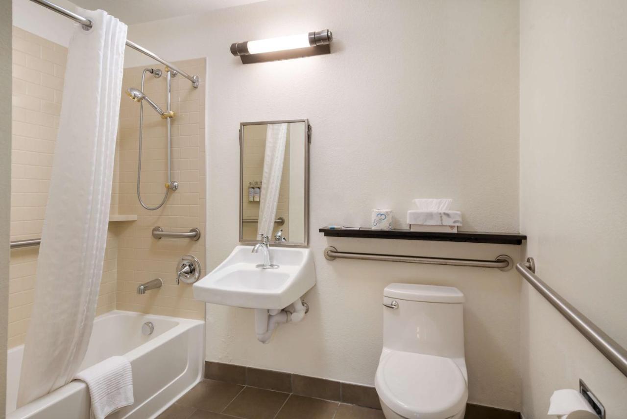 Studio Queen Suite Bathtub Mobility Accessible