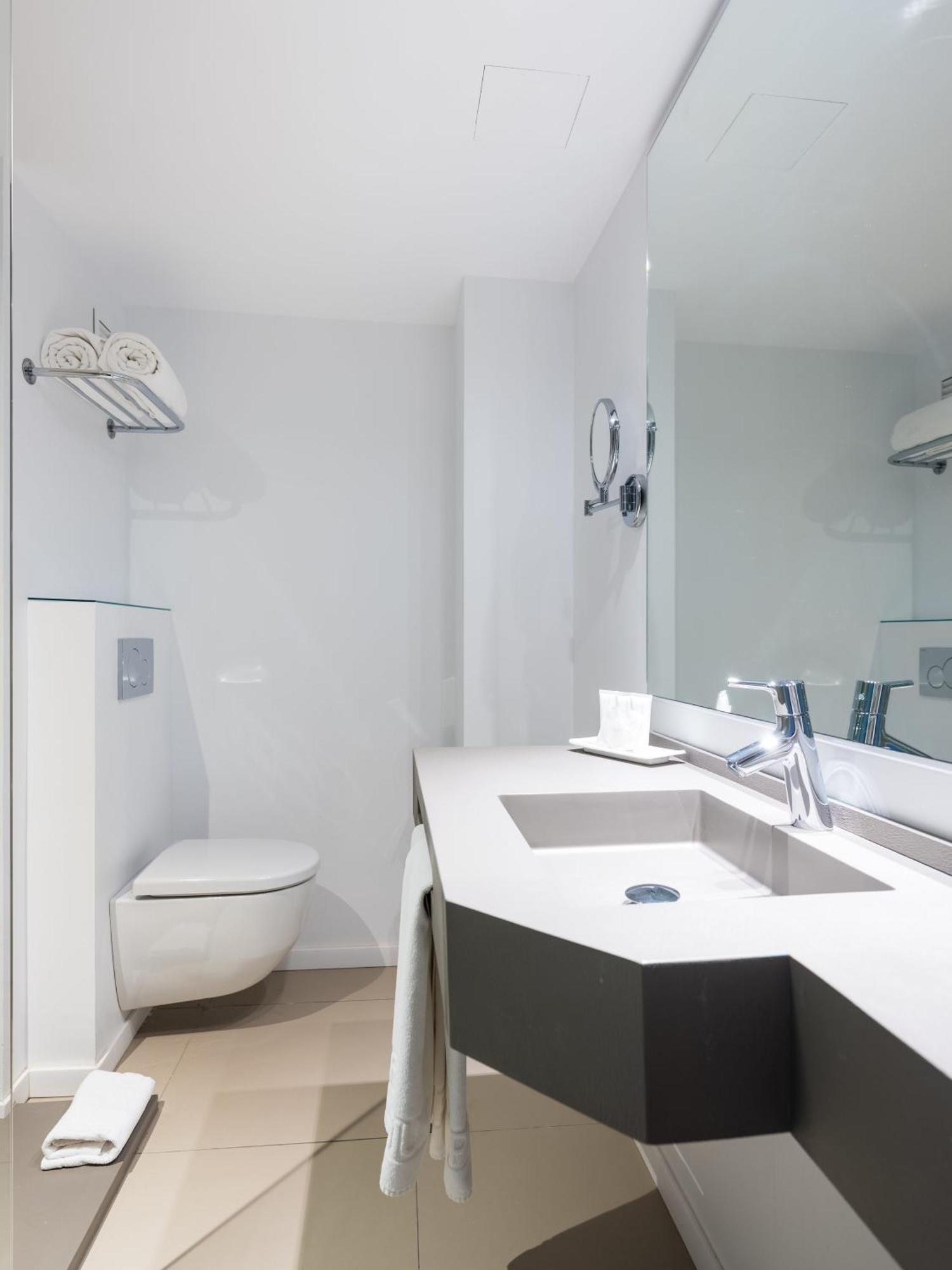 Double or Twin Room Paseo Mallorca view