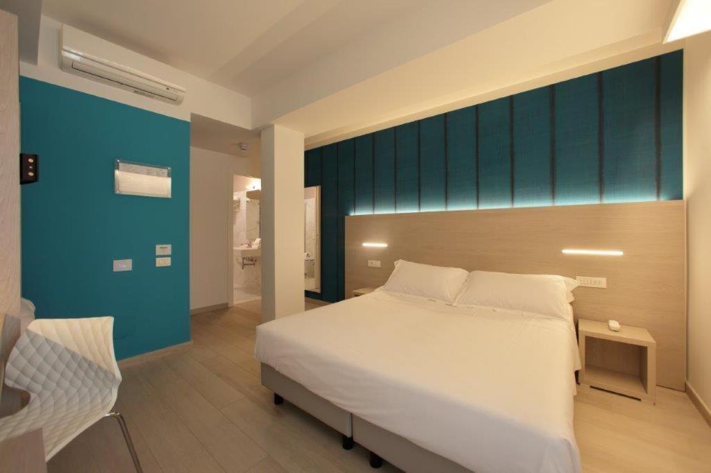 Double or Twin Room Partial lake view,1326542926:JPEG