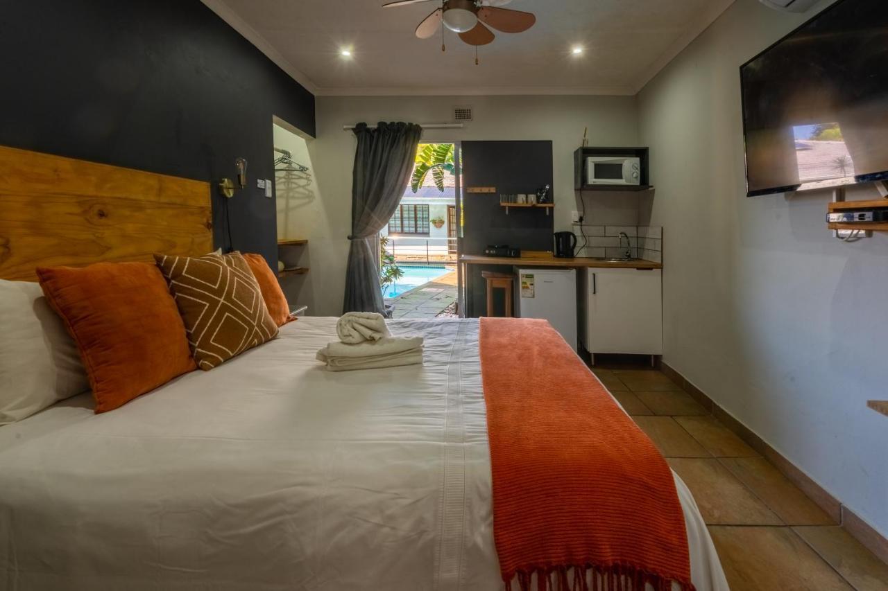 Double Room,1334382248:JPEG