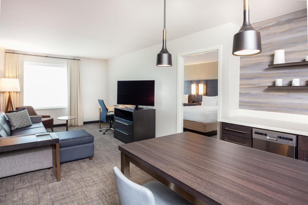 One-Bedroom Queen Suite with Sofa Bed,1366091522:JPEG