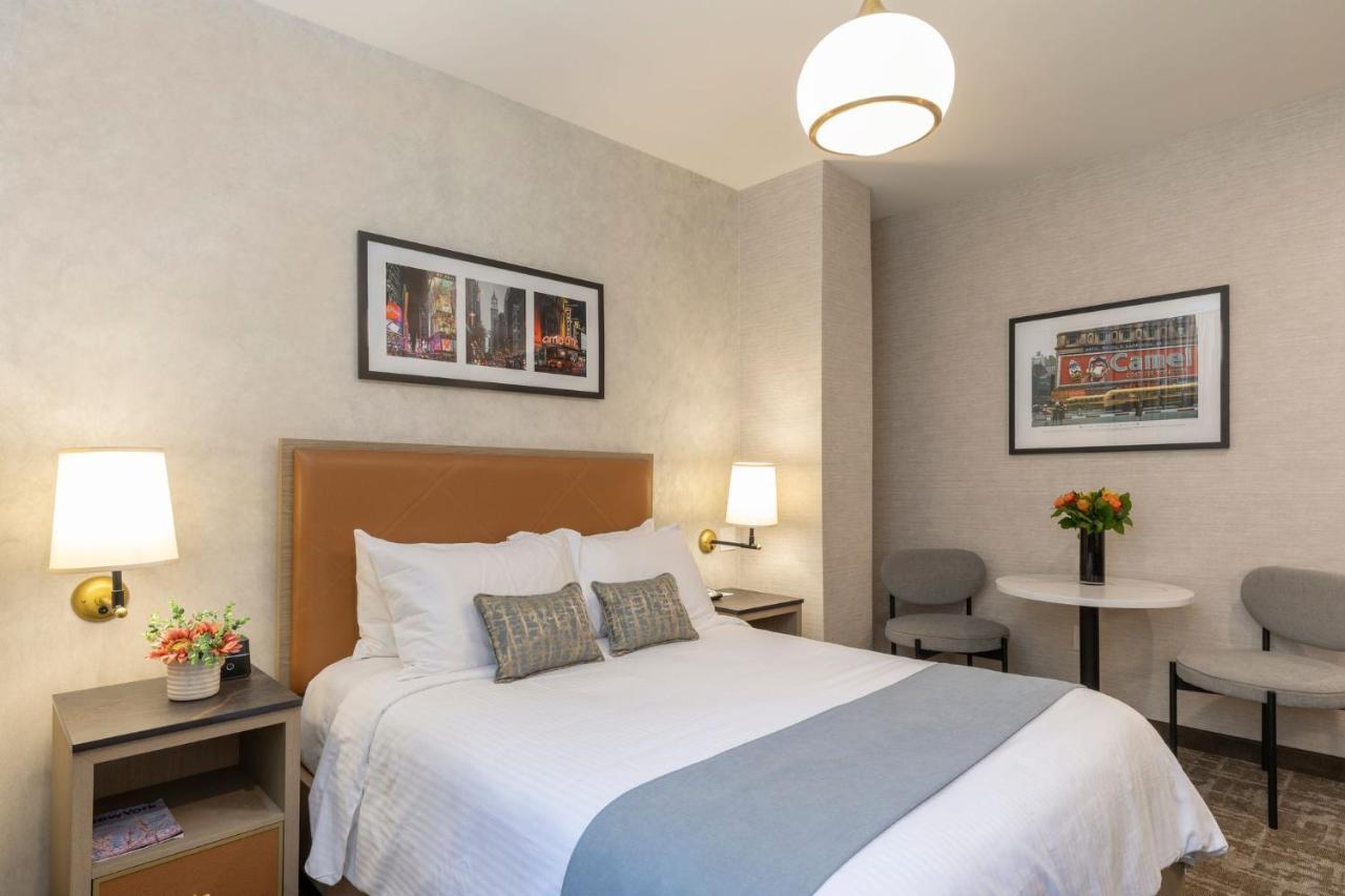 Deluxe Queen Room