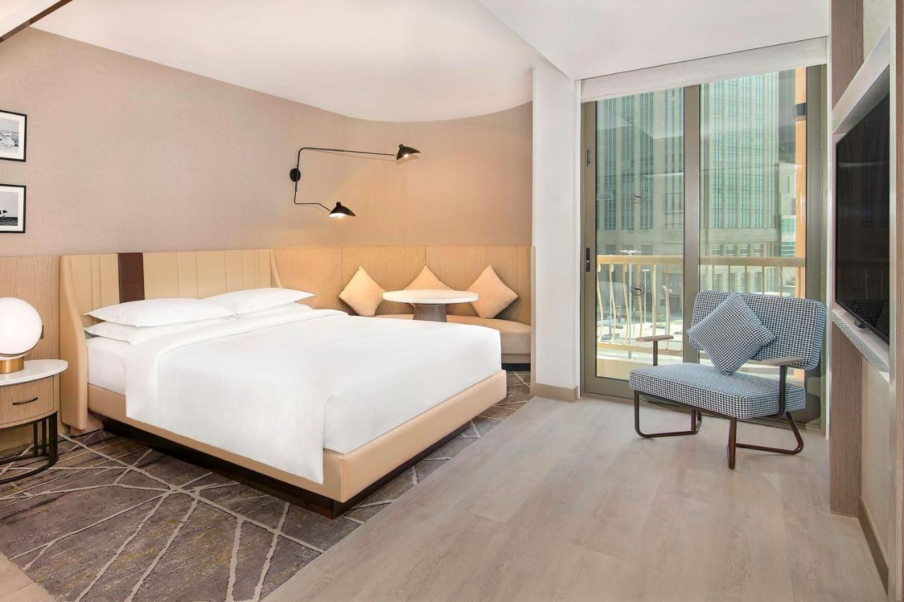 Quarto Clássico com 1 Cama King-size e Vista Cidade