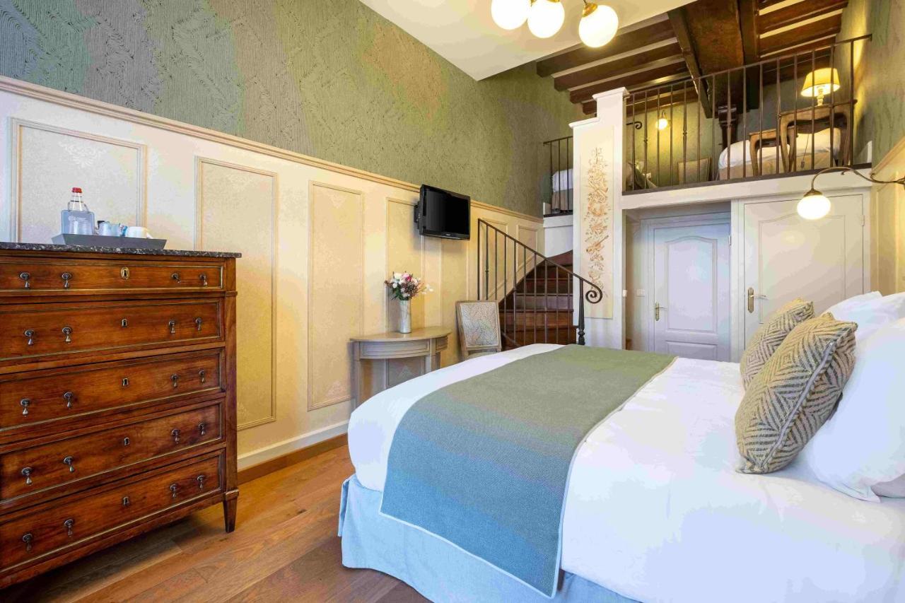 Pavillon Room,1416227847:JPEG