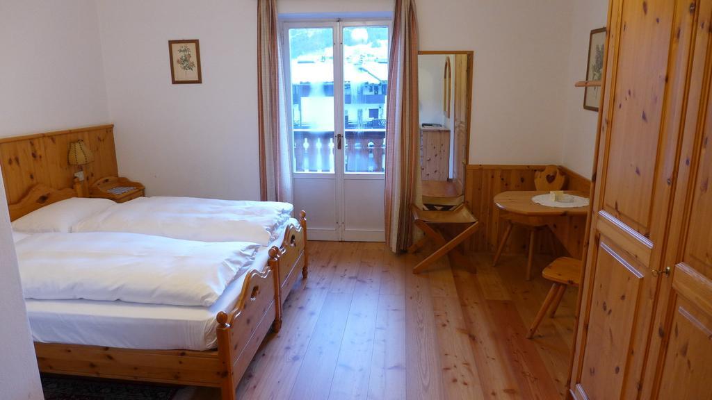 Double or Twin Room with Mountain View,141791349:JPEG