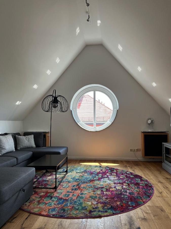 One-Bedroom Apartment,1419636180:JPEG