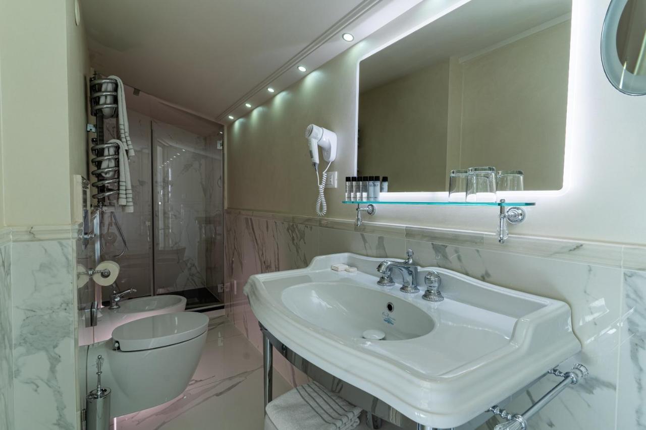 Deluxe Suite Spa Bath Sauna Spa Access