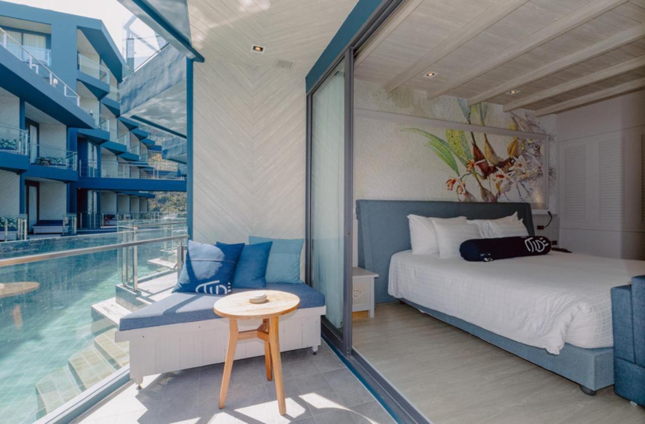 Deluxe Pool Access Room