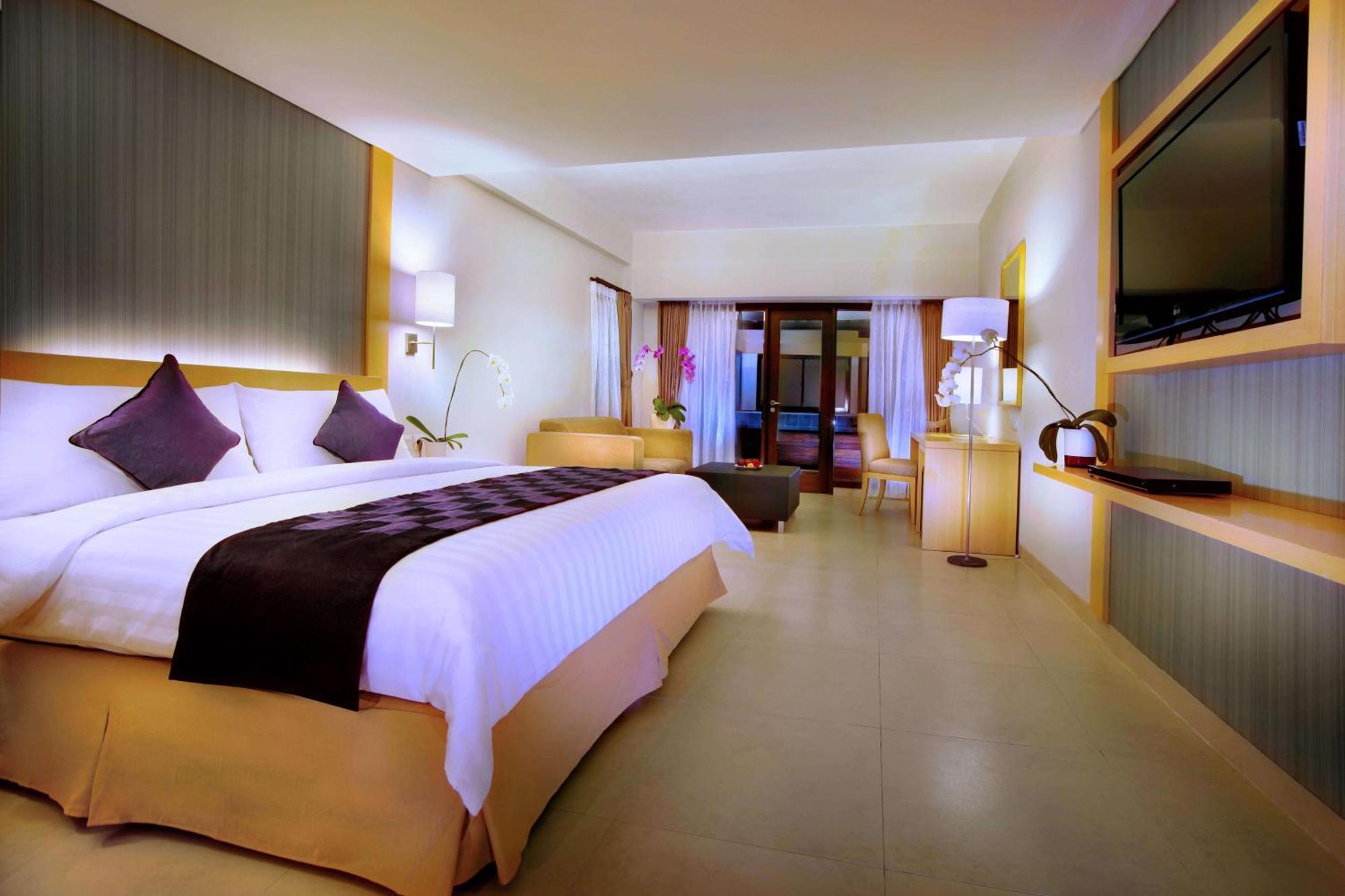Executive Suite,1436772877:JPEG