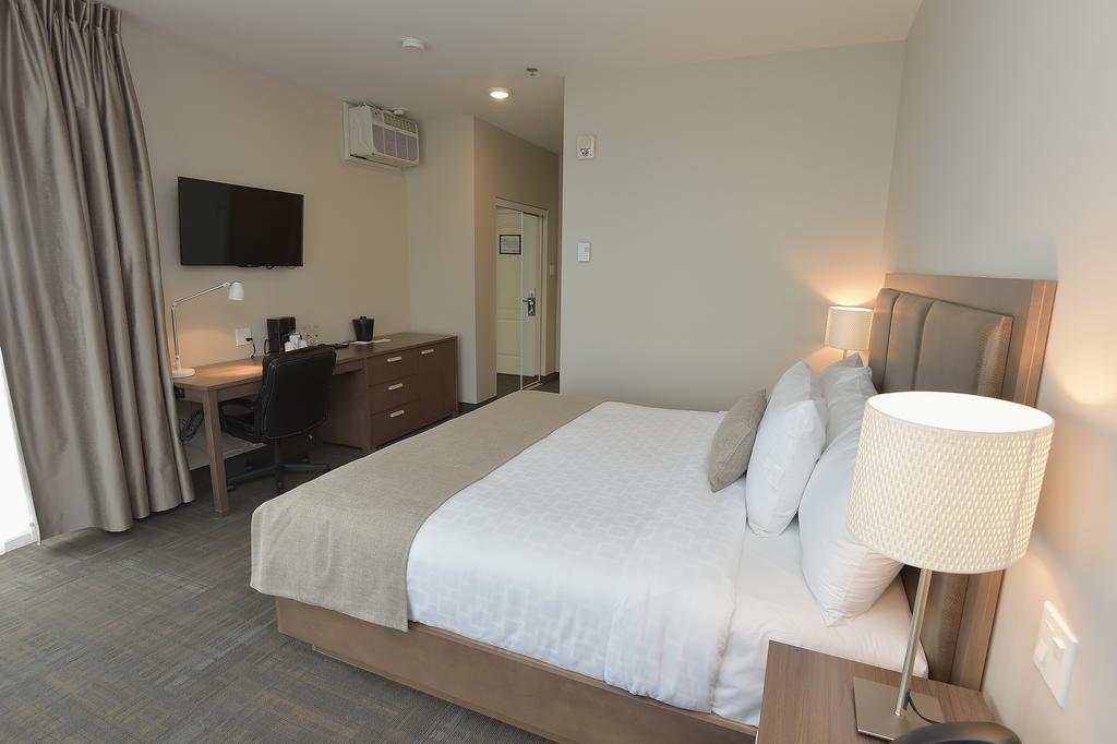 Hébergement Supérieur 1 Lit King-Size avec Balcon - Vue sur Fleuve