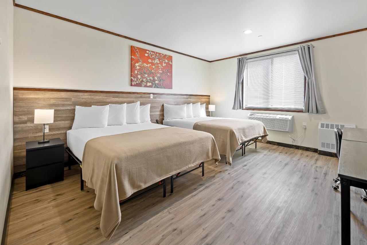 Deluxe Queen Room