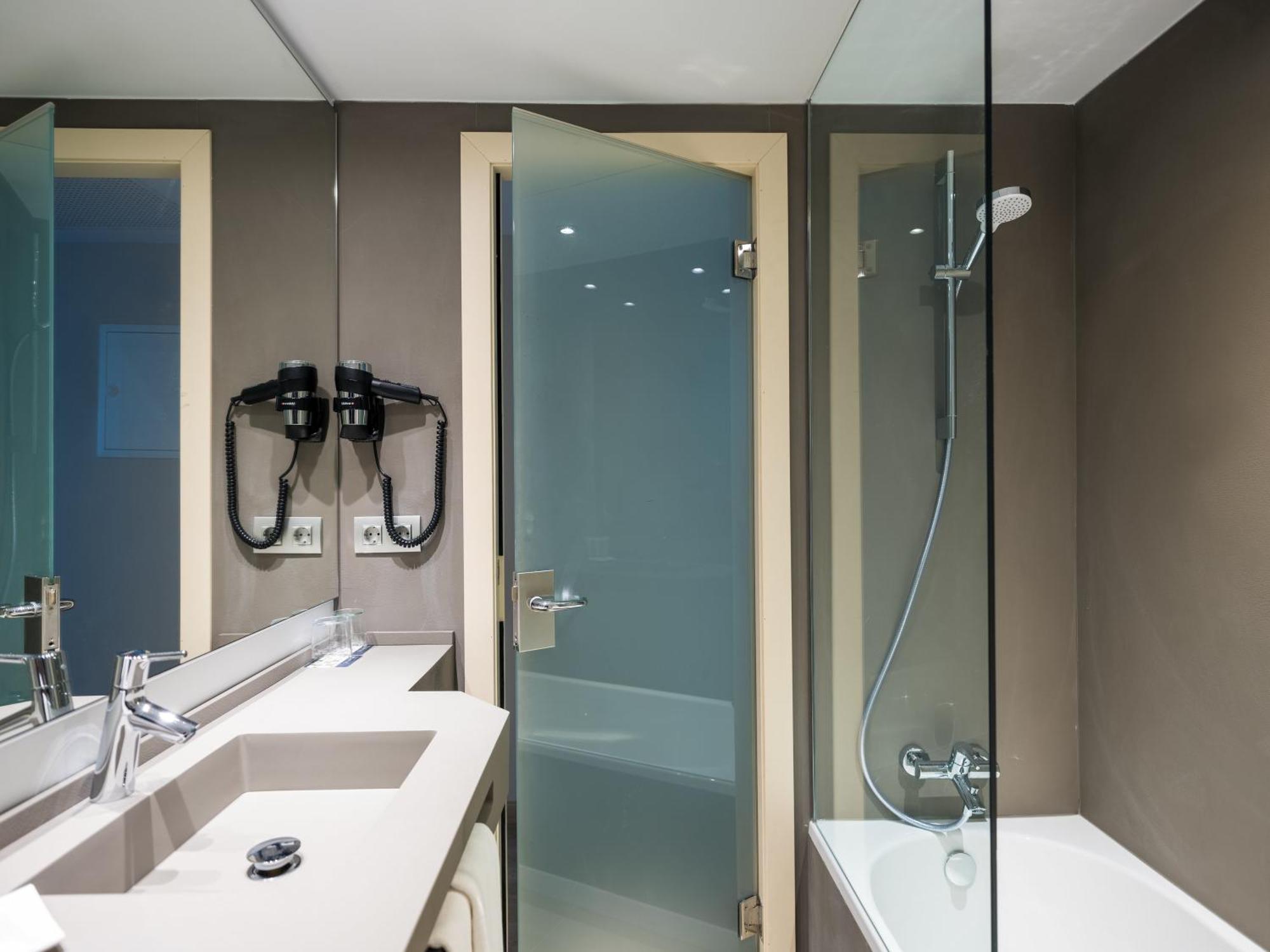 Double or Twin Room Paseo Mallorca view