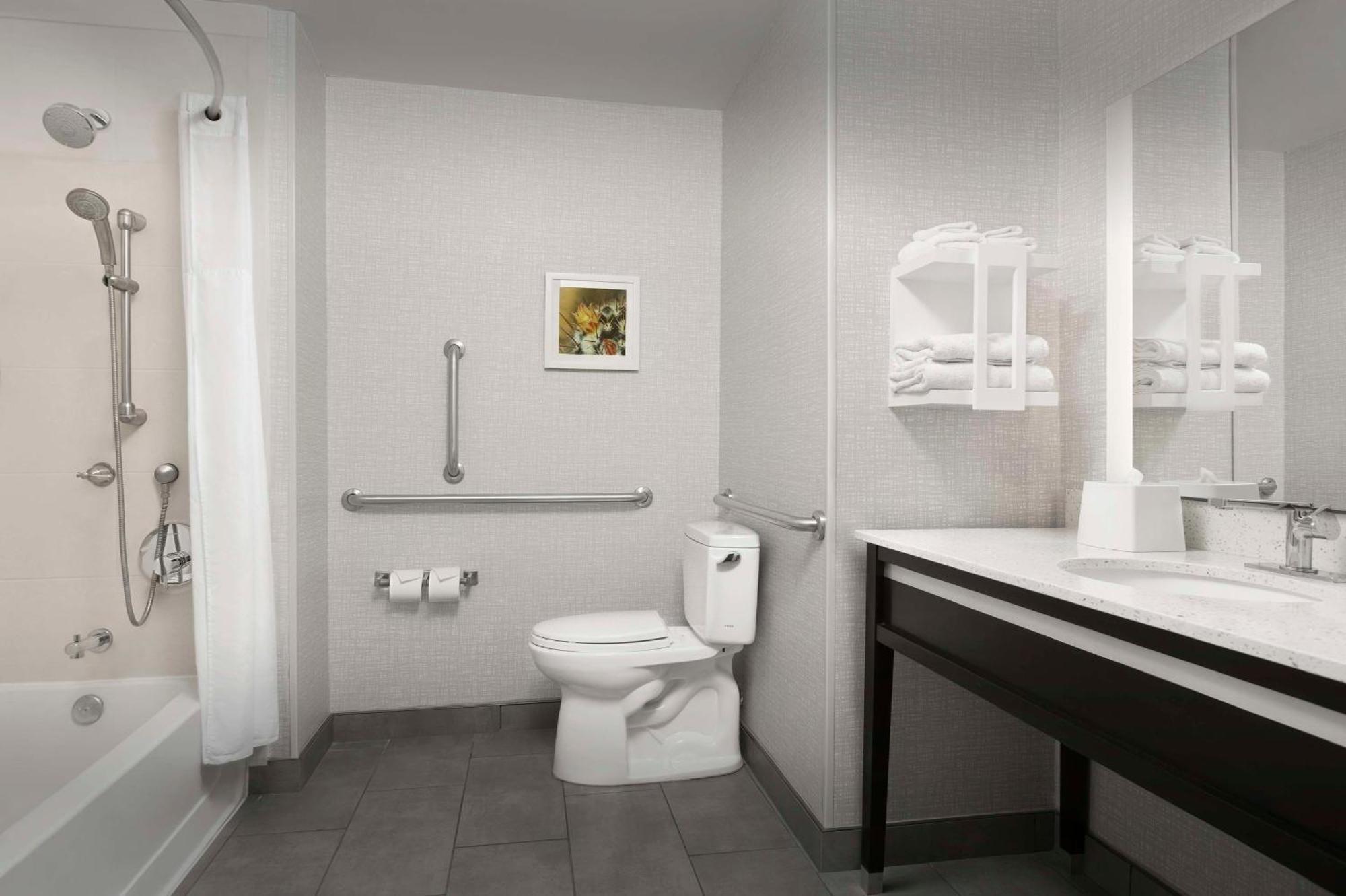 Queen Room Two Queen Beds Mobility Access or Non-Smoking,1498987852:JPEG