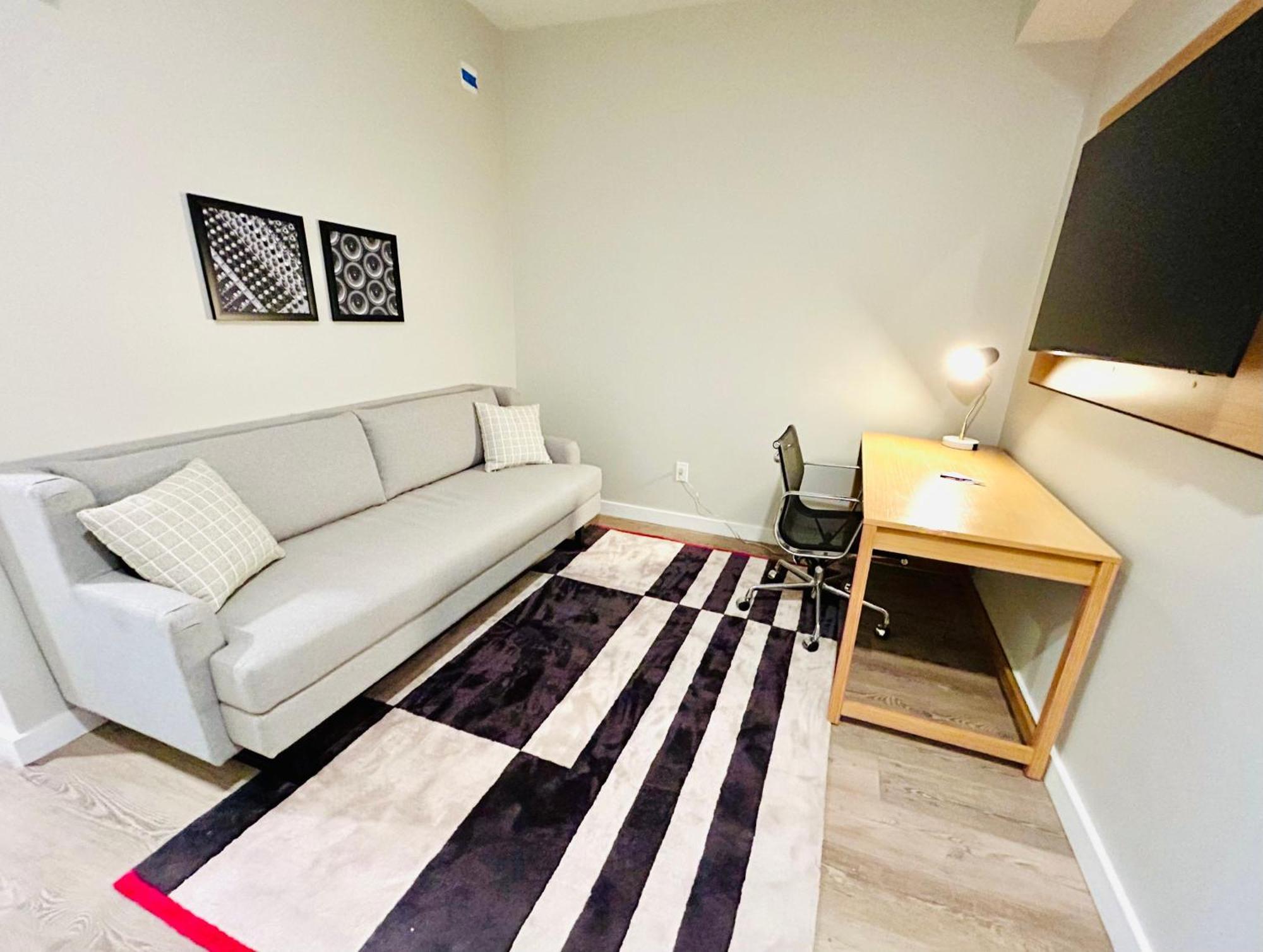 One Bedroom Suite with Office